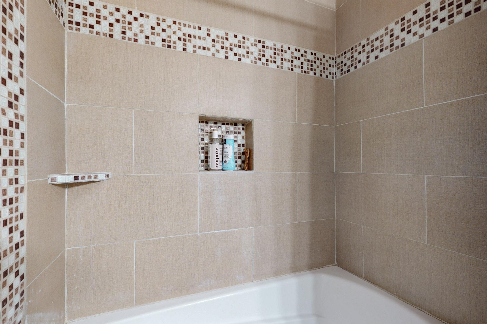 8616 EL MONTE Lane NE