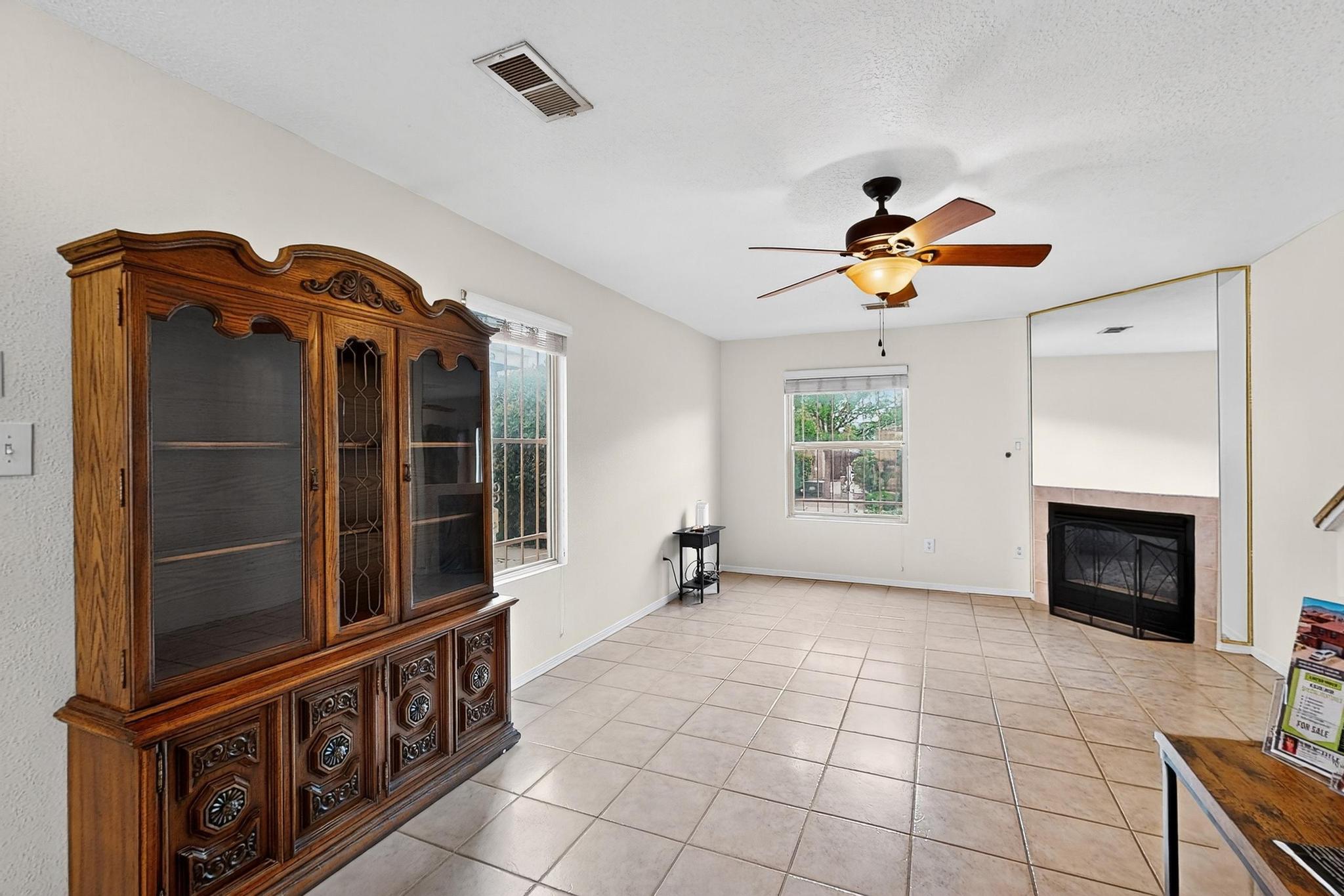 8616 EL MONTE Lane NE