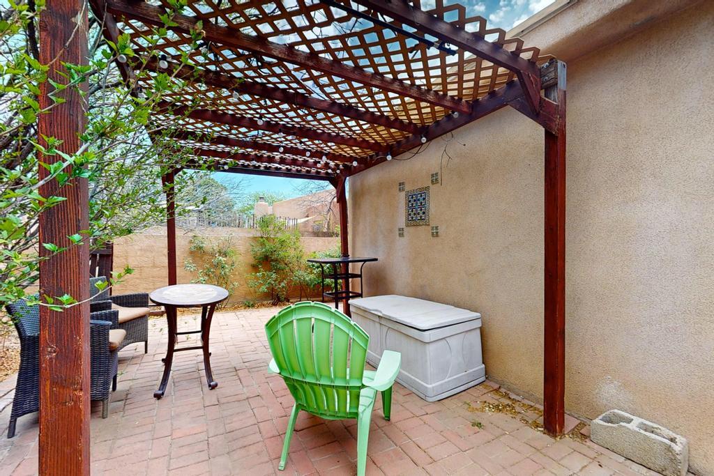 7535 NORTHRIDGE Avenue NE