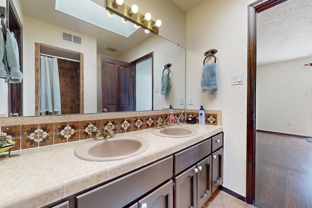 7535 NORTHRIDGE Avenue NE