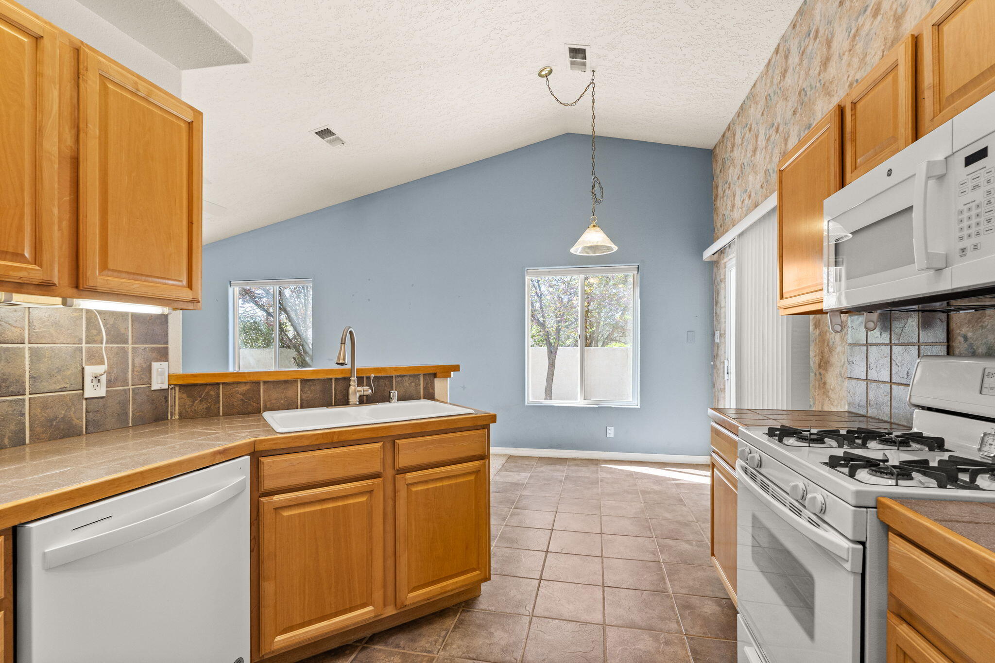 275 CHAPARRAL Loop SE