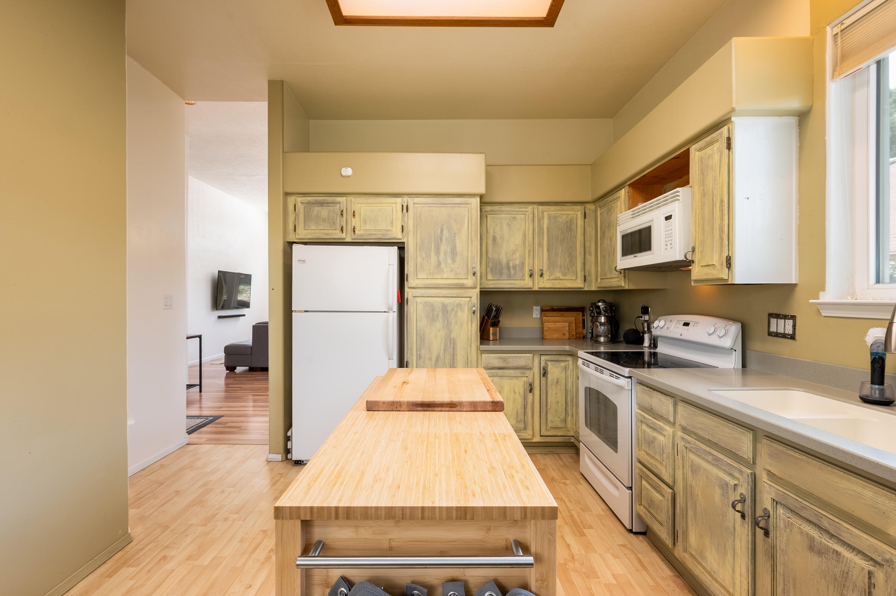 9532 SAN RAFAEL Avenue NE