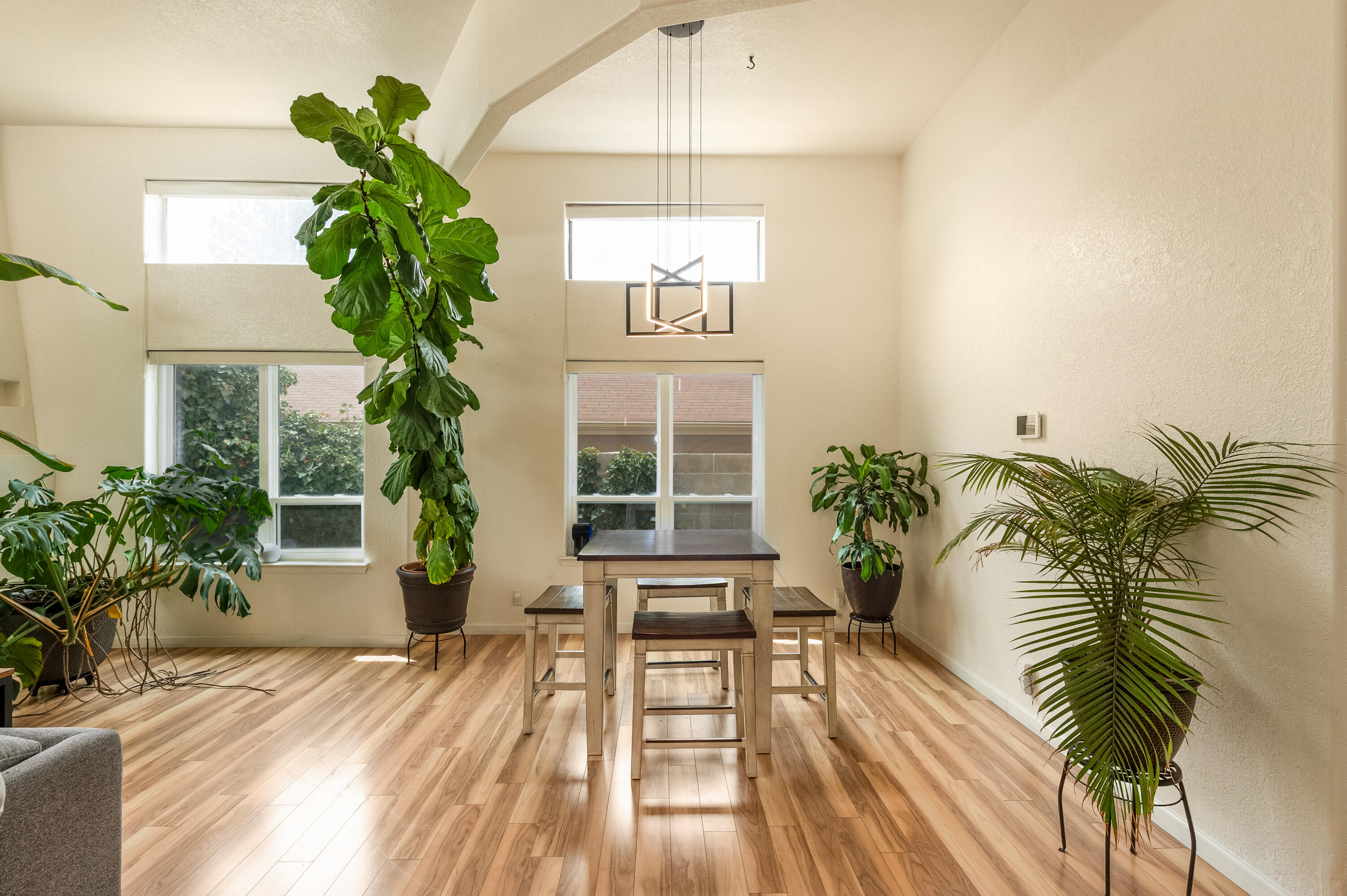 9532 SAN RAFAEL Avenue NE