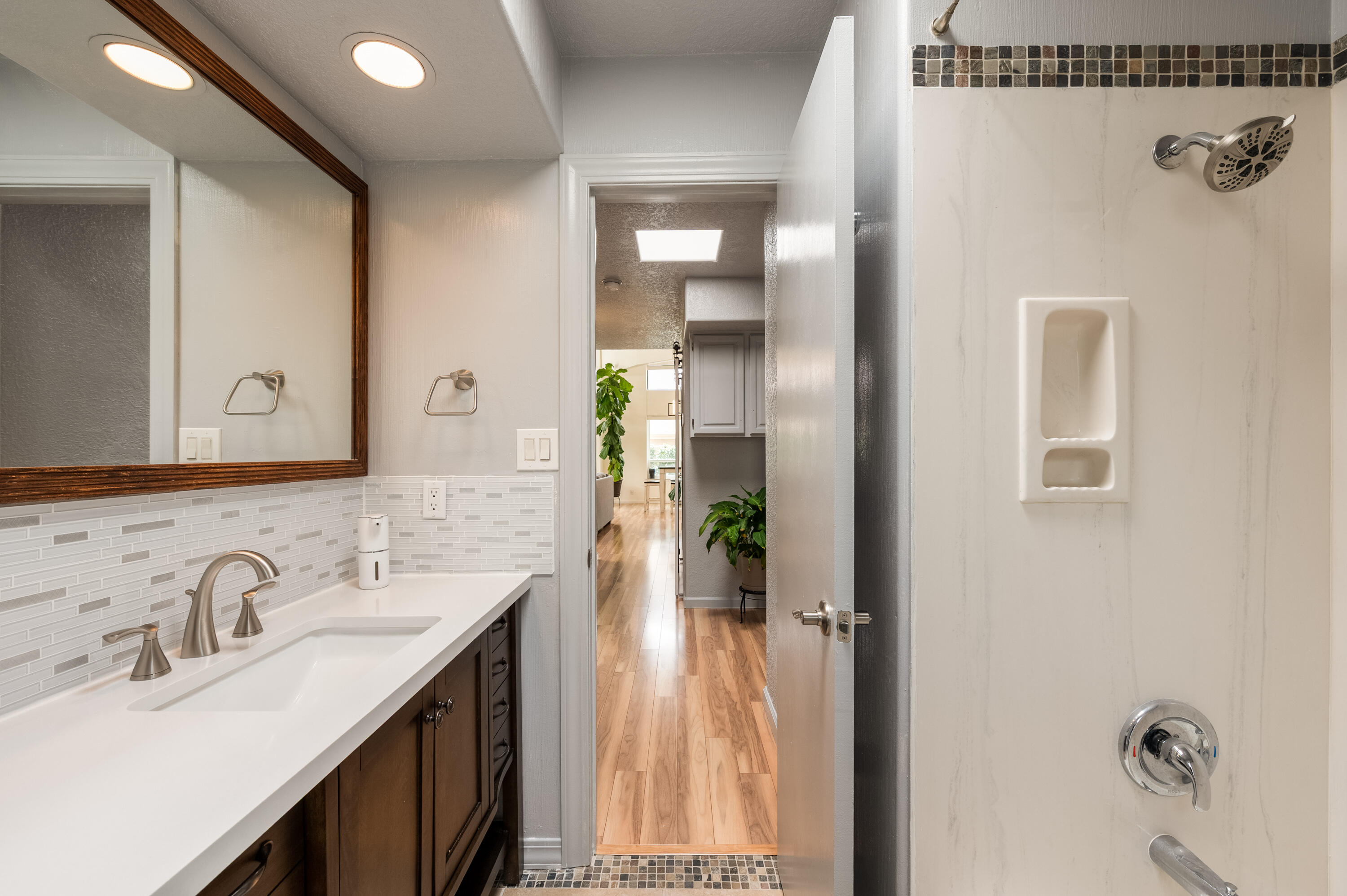 9532 SAN RAFAEL Avenue NE