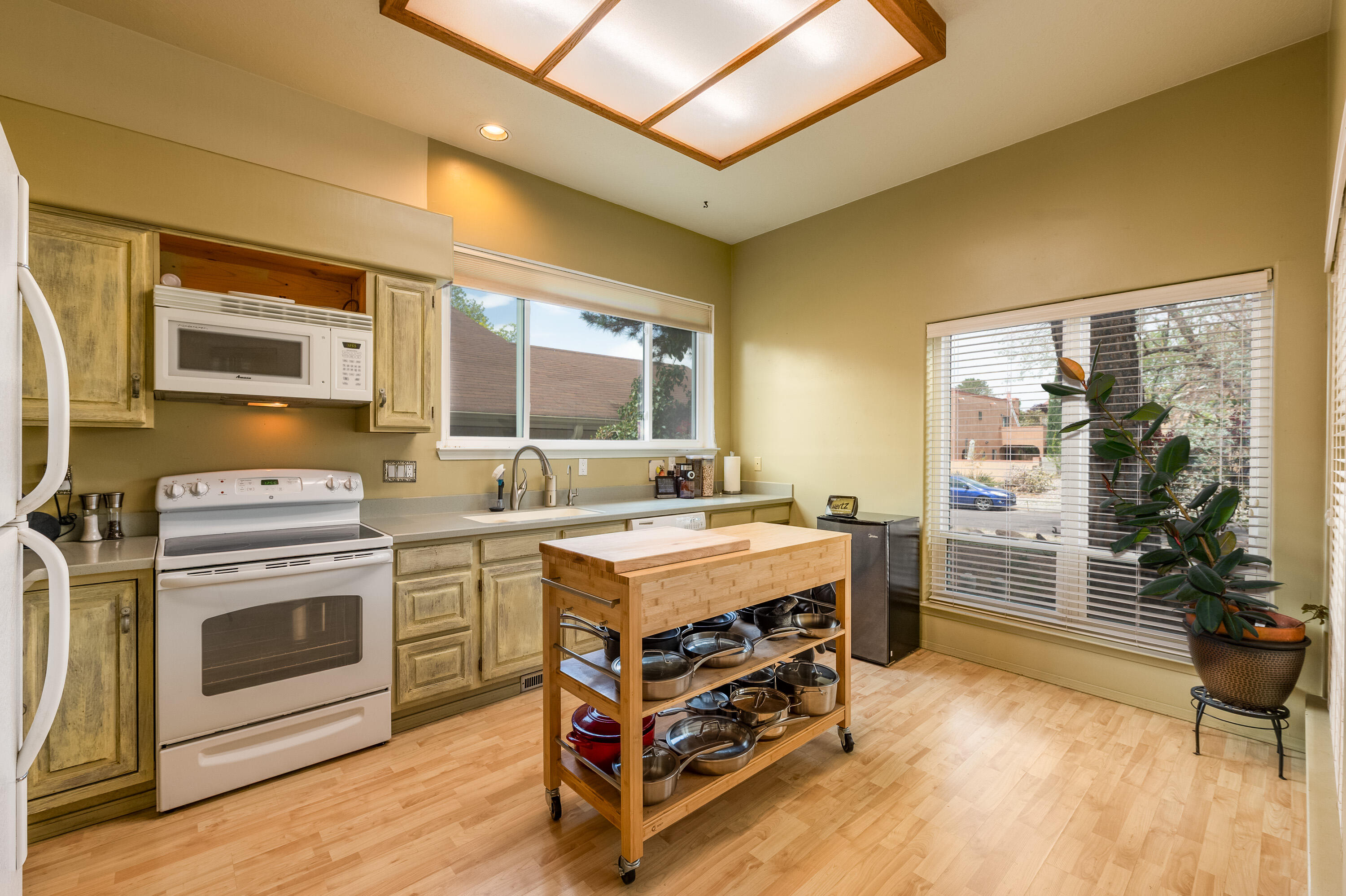 9532 SAN RAFAEL Avenue NE