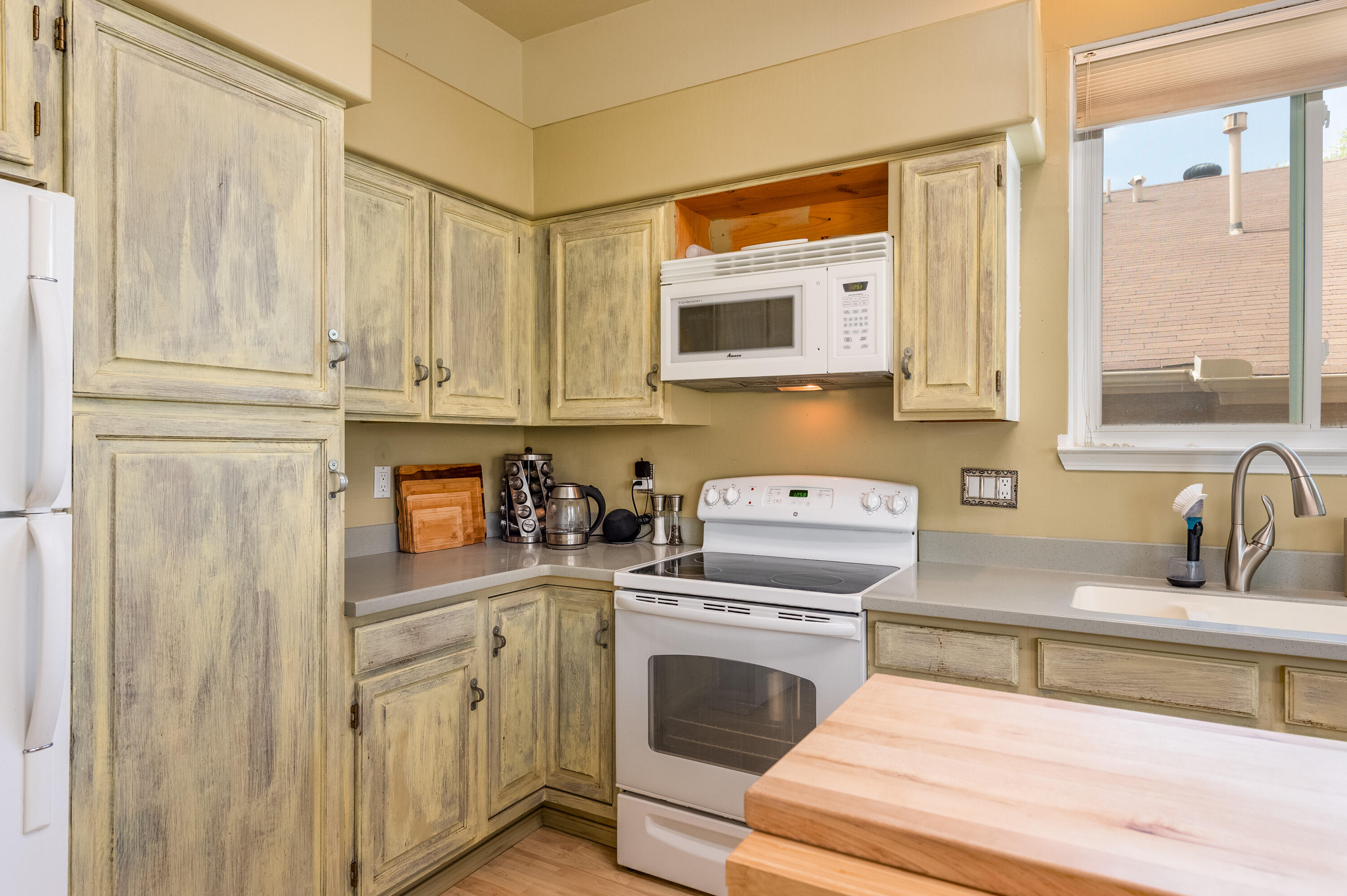 9532 SAN RAFAEL Avenue NE