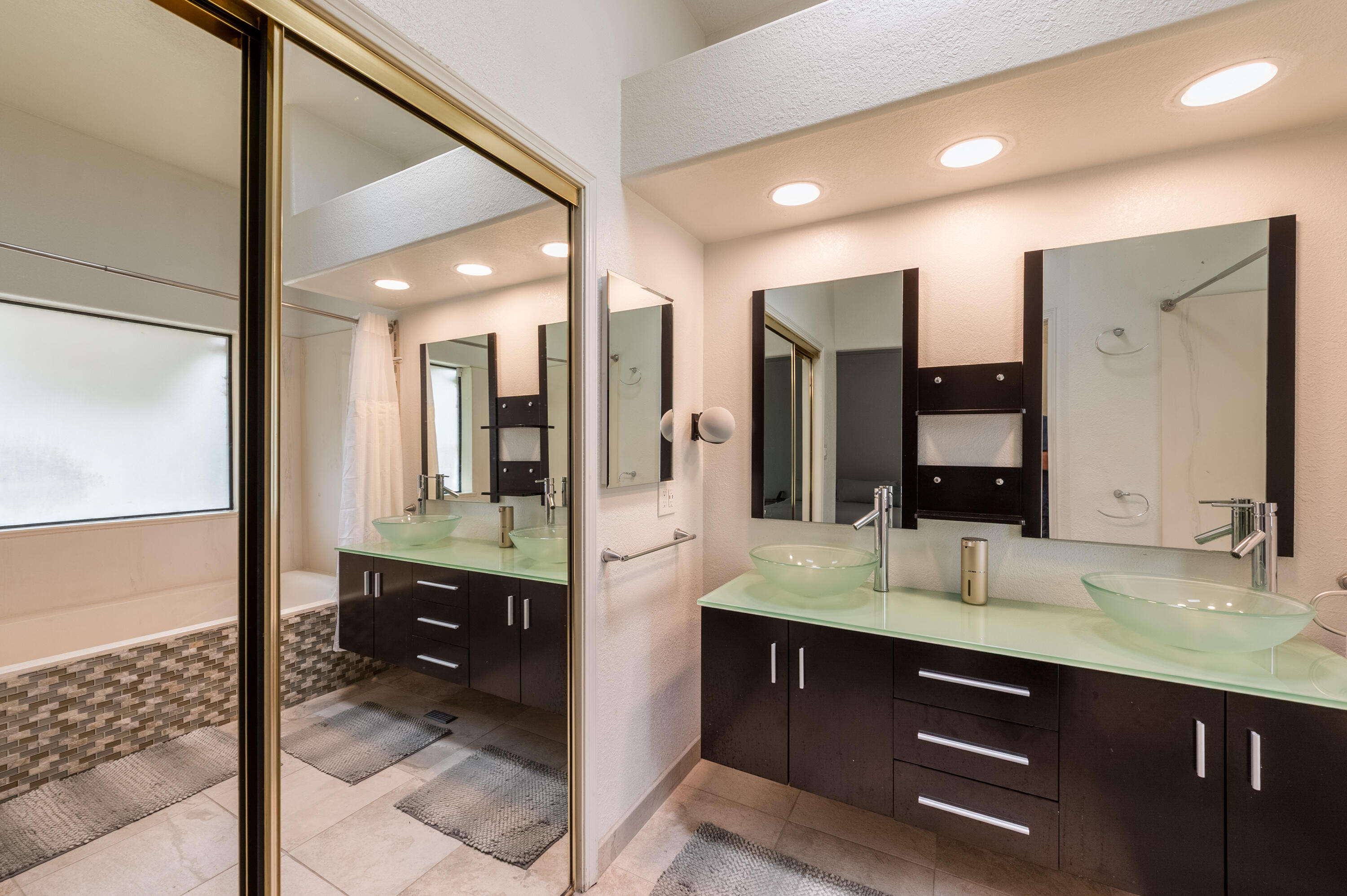 9532 SAN RAFAEL Avenue NE