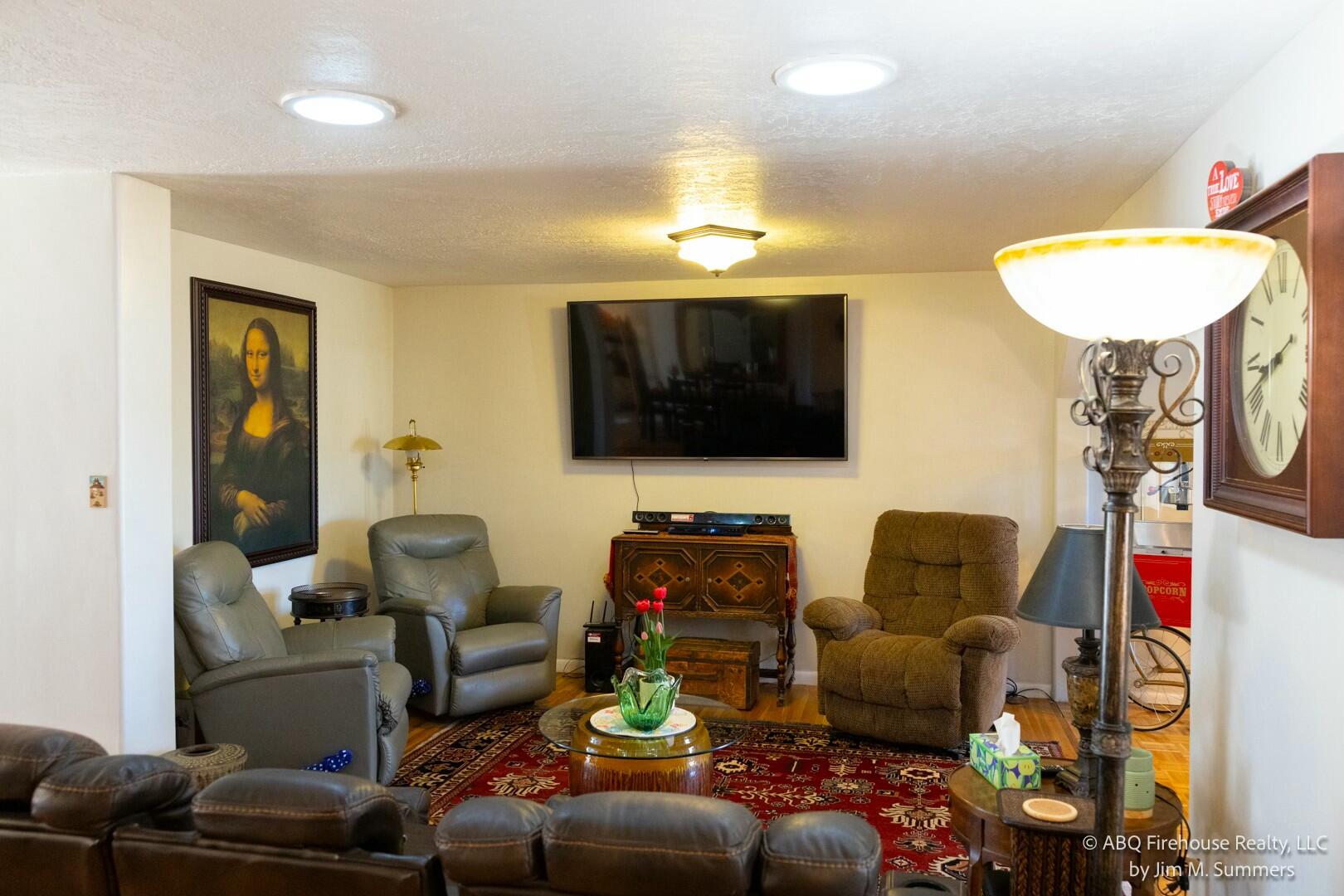 1023 ESPEJO Street NE