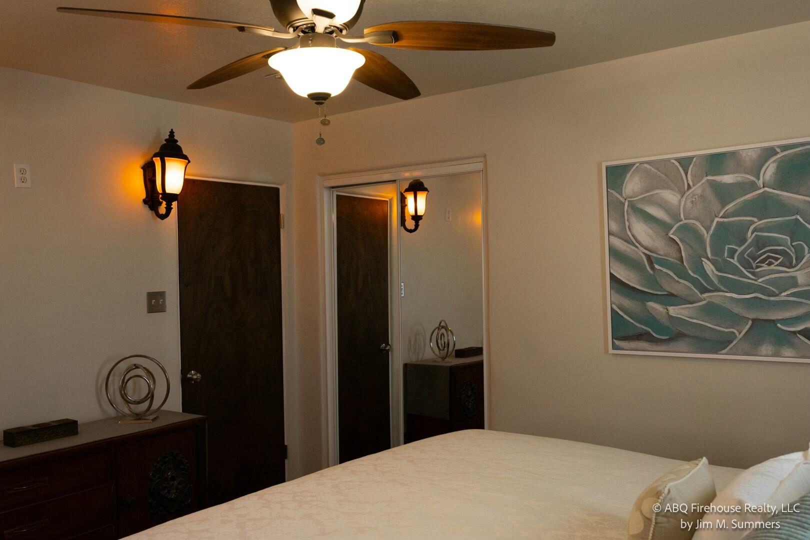 1023 ESPEJO Street NE