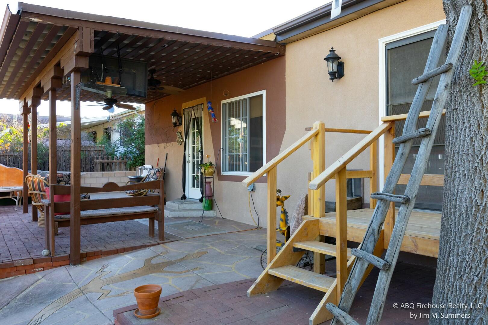 1023 ESPEJO Street NE