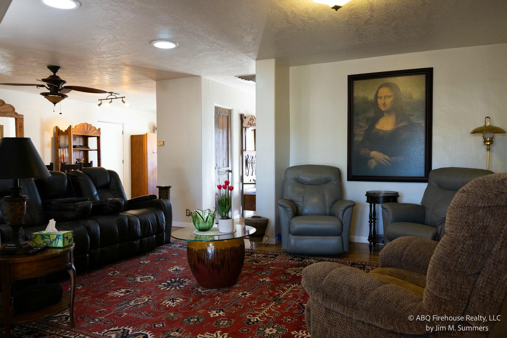 1023 ESPEJO Street NE