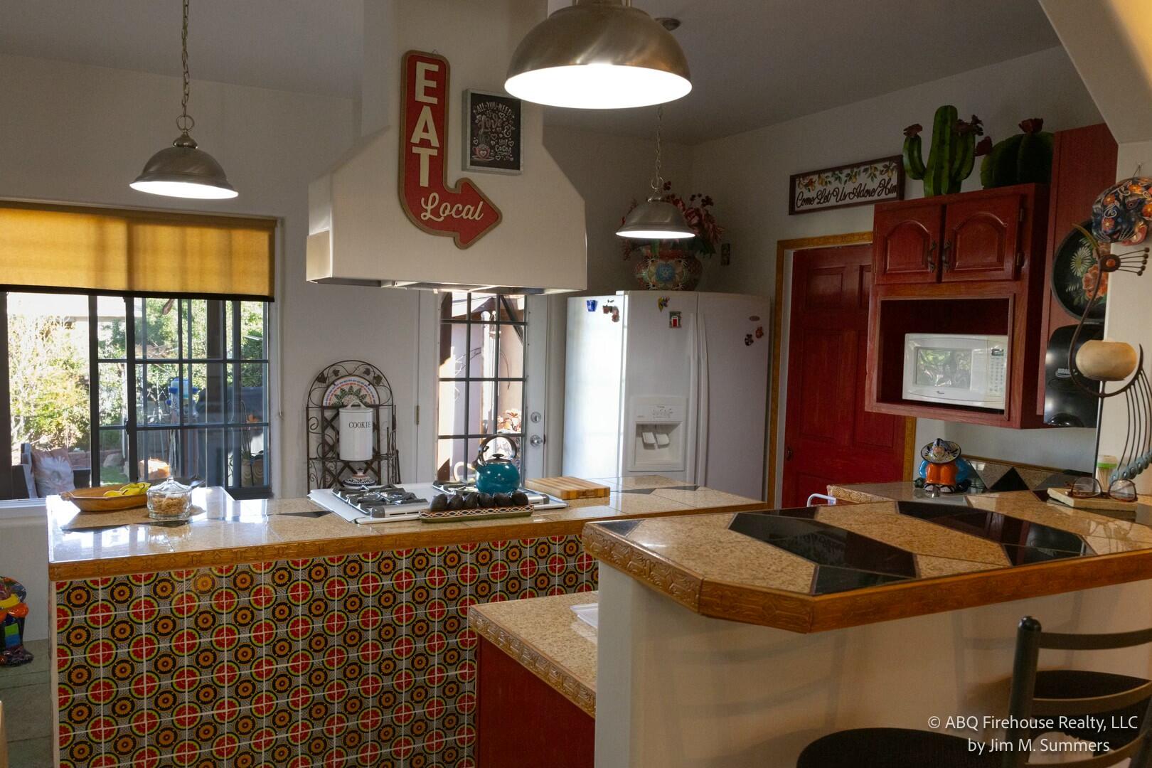 1023 ESPEJO Street NE