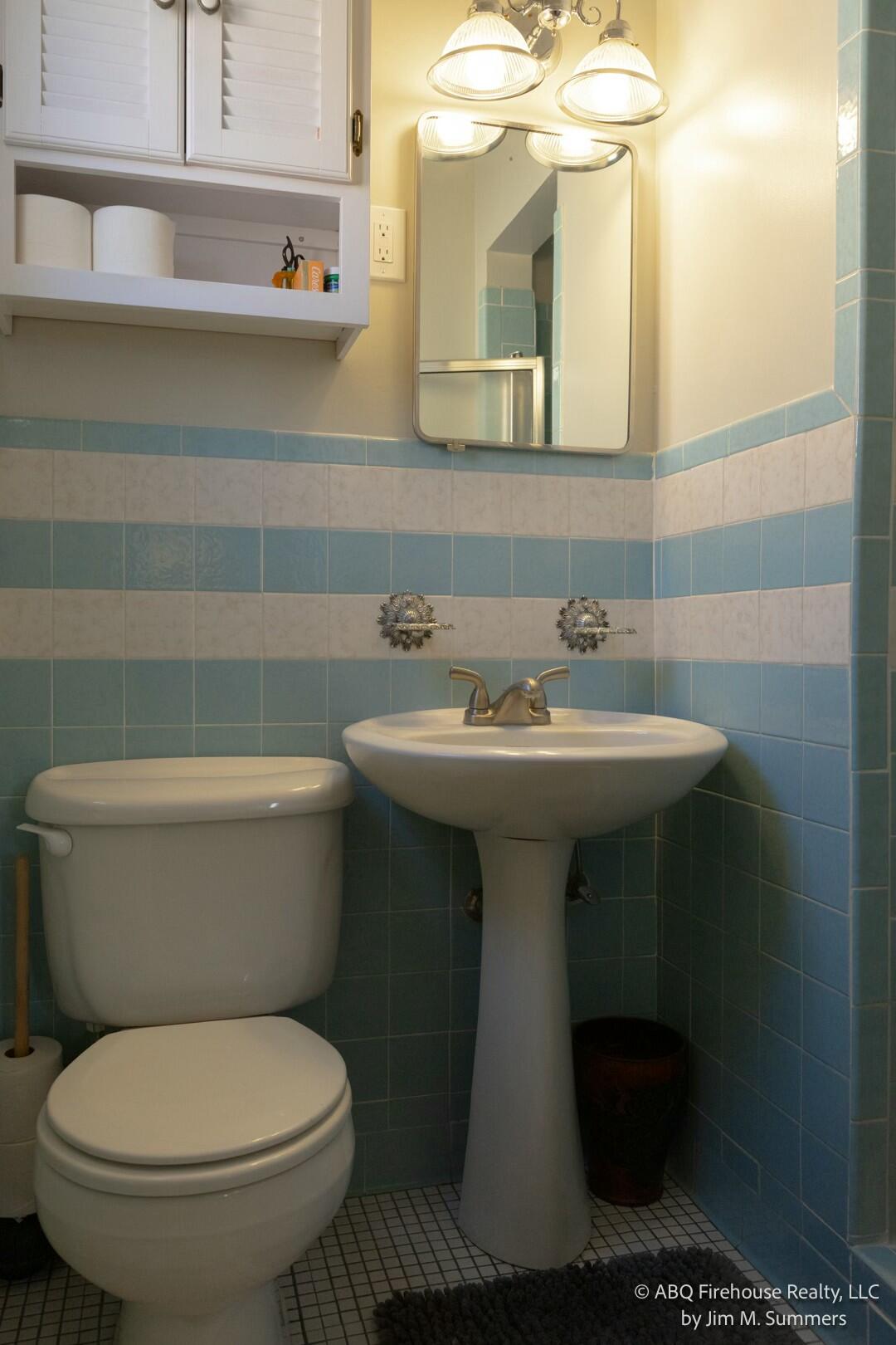 1023 ESPEJO Street NE