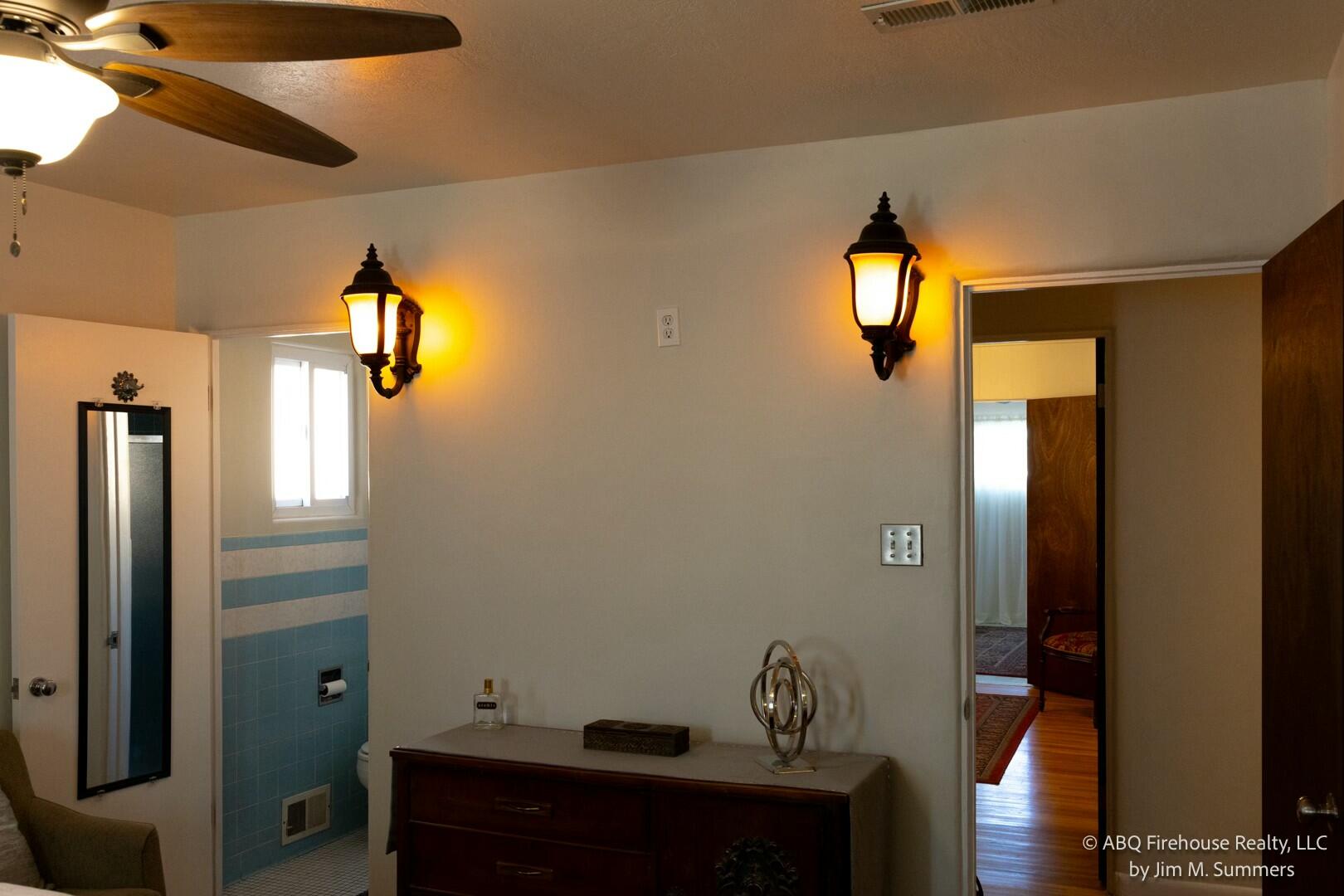 1023 ESPEJO Street NE