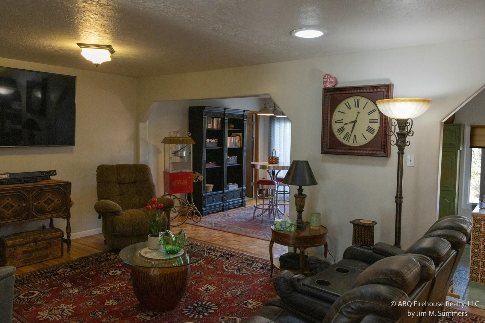 1023 ESPEJO Street NE