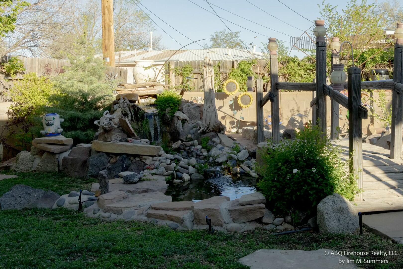 1023 ESPEJO Street NE