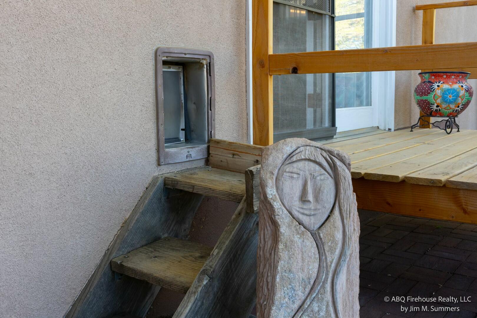 1023 ESPEJO Street NE