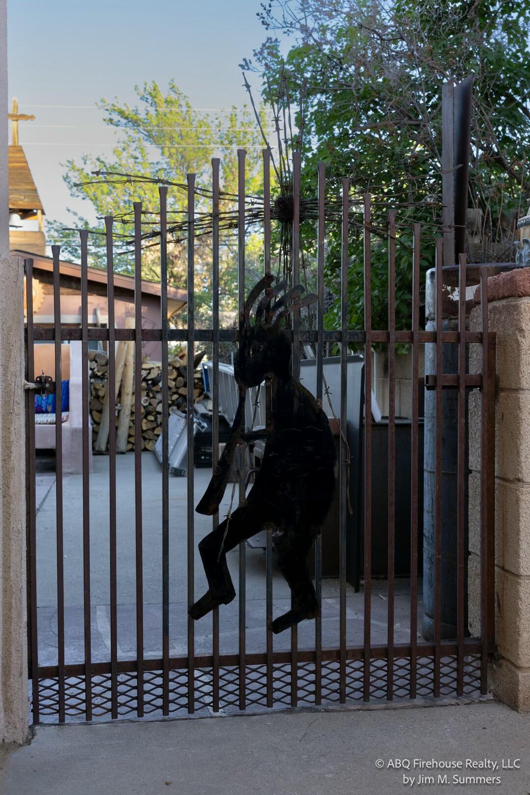 1023 ESPEJO Street NE