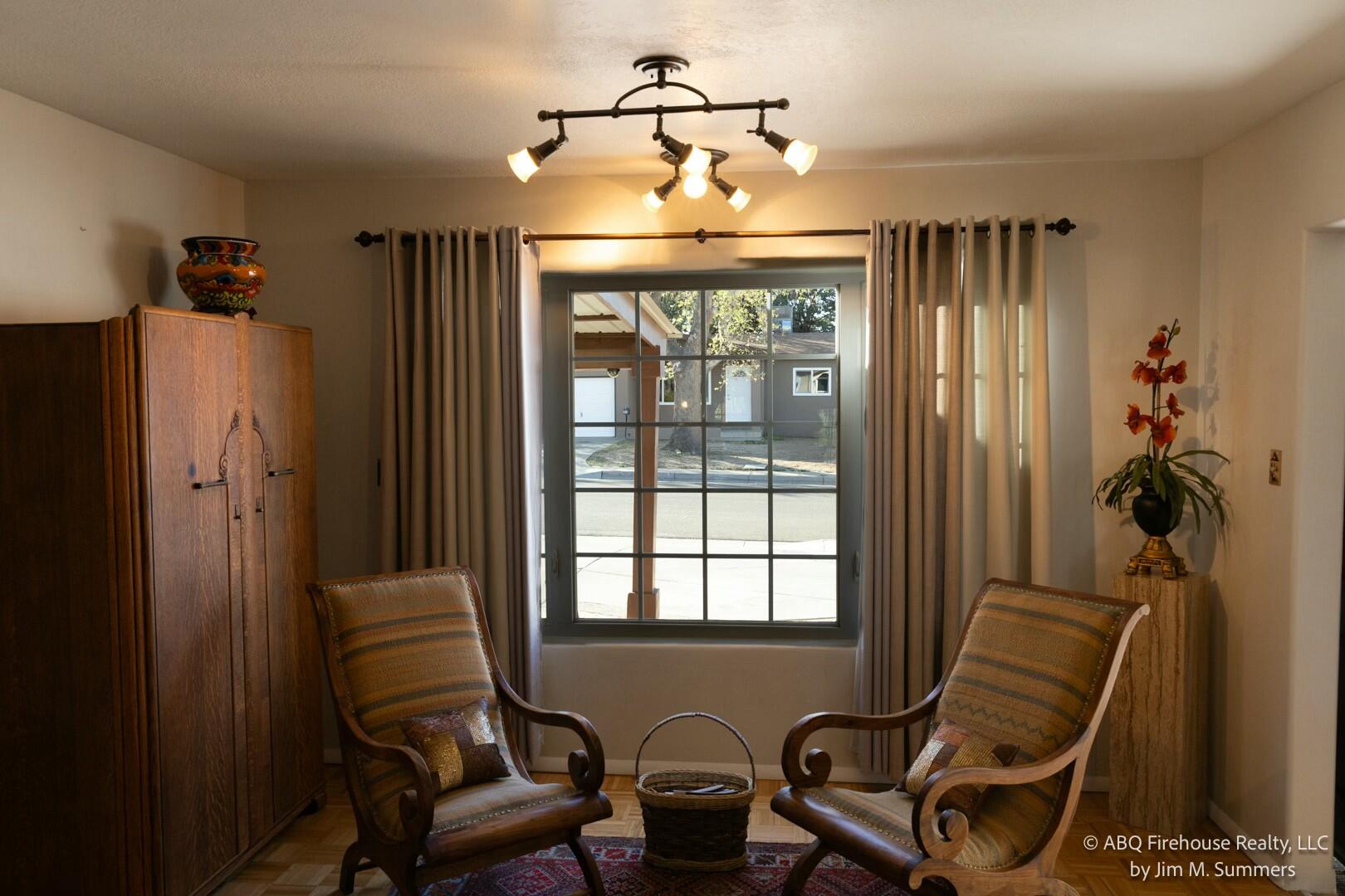 1023 ESPEJO Street NE