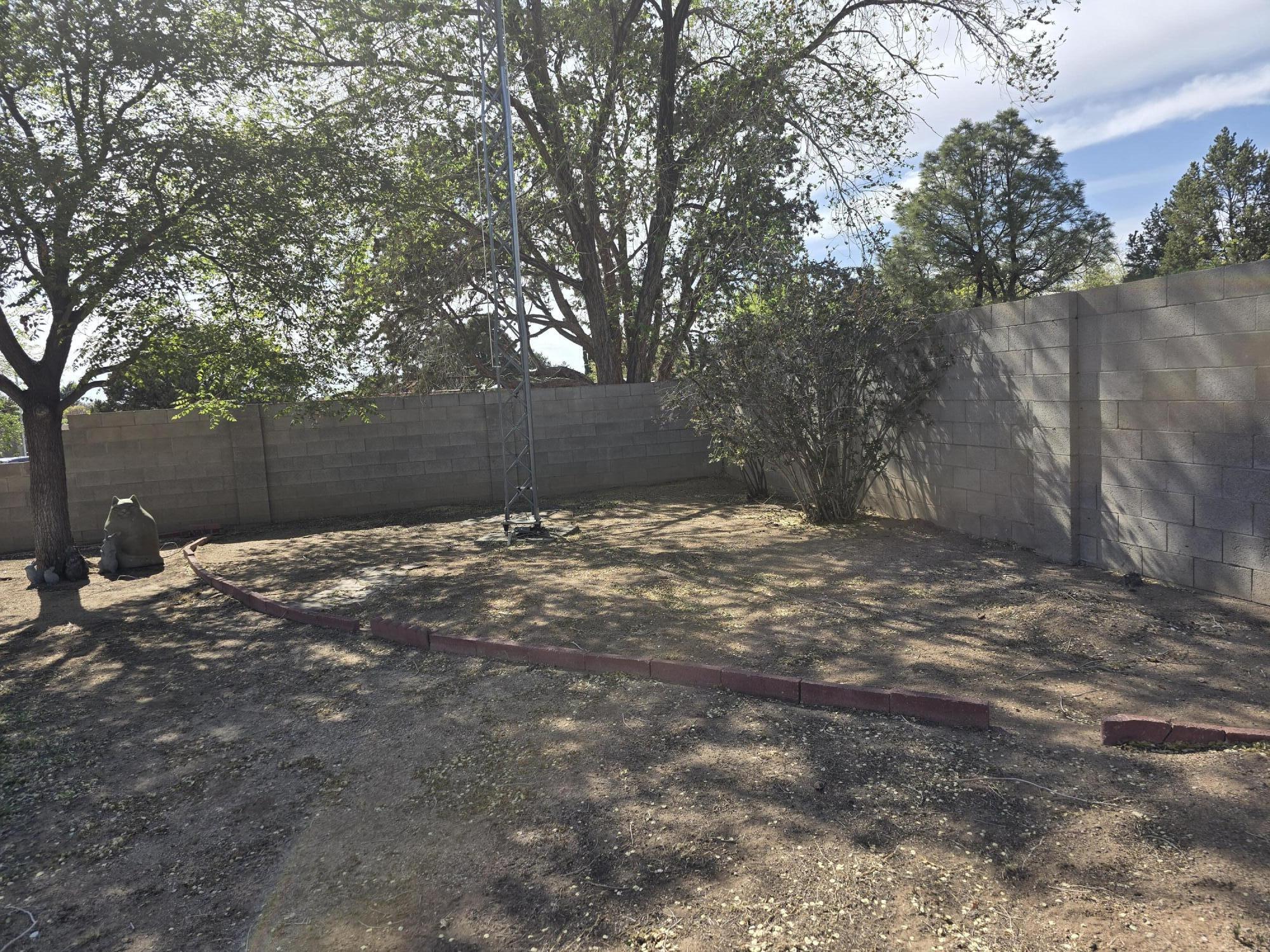 7901 HENDRIX Avenue NE