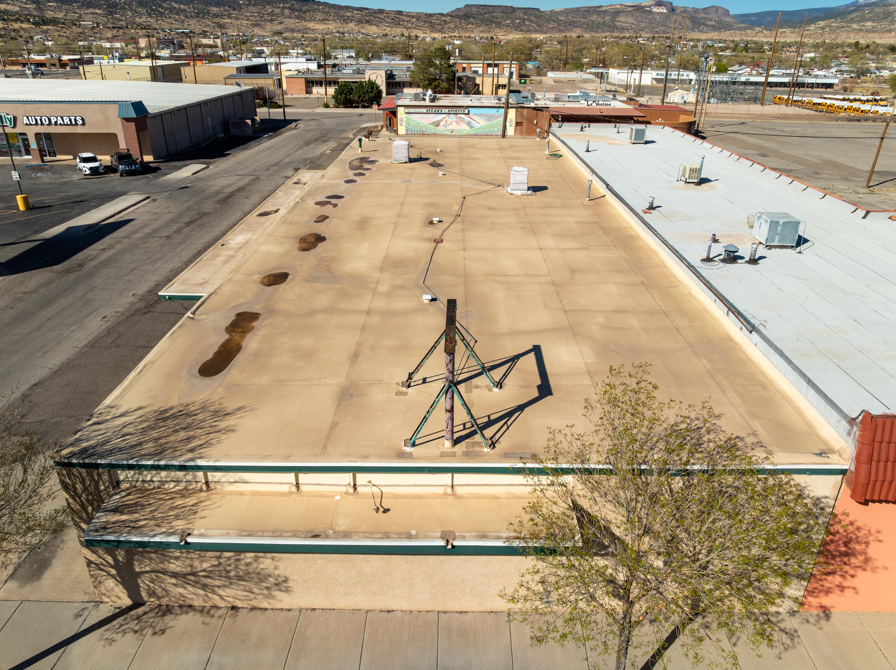 200 E Santa Fe Avenue