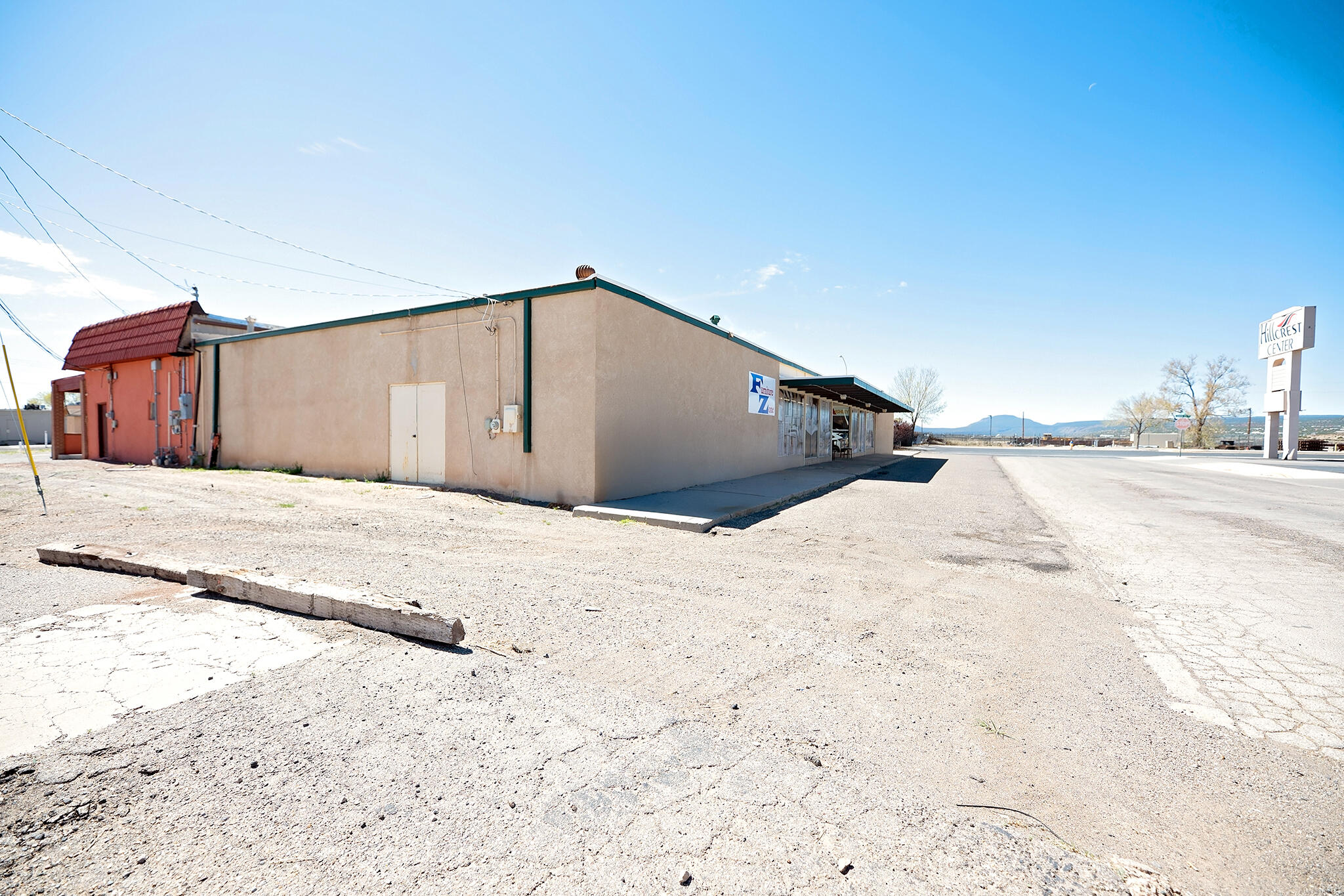 200 E Santa Fe Avenue