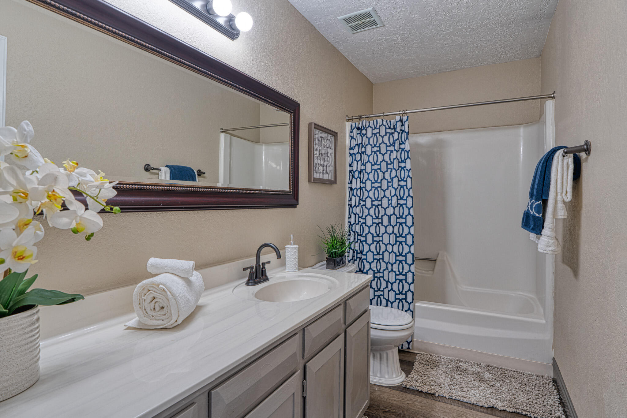 6421 Rosalind Drive NE