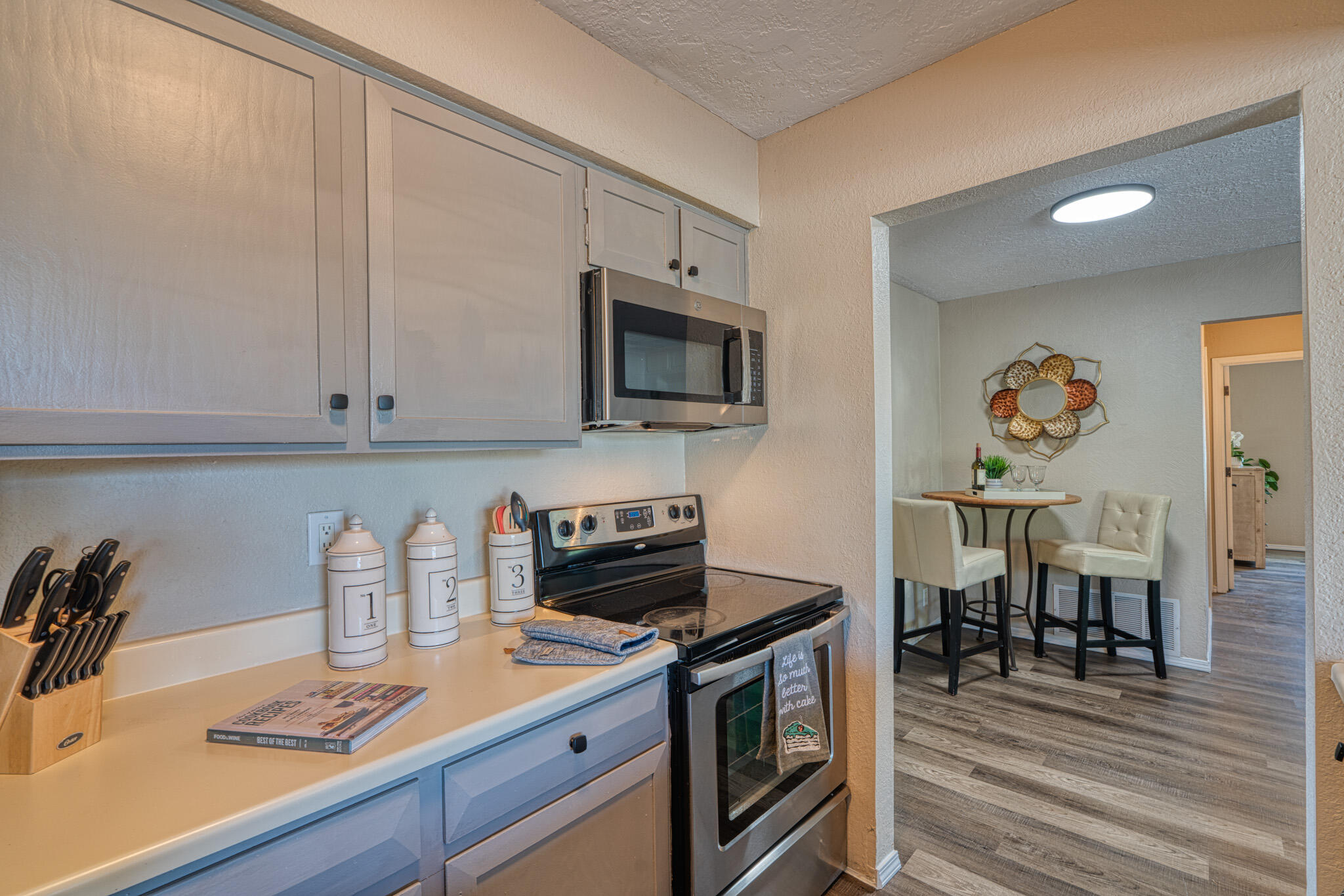 6421 Rosalind Drive NE