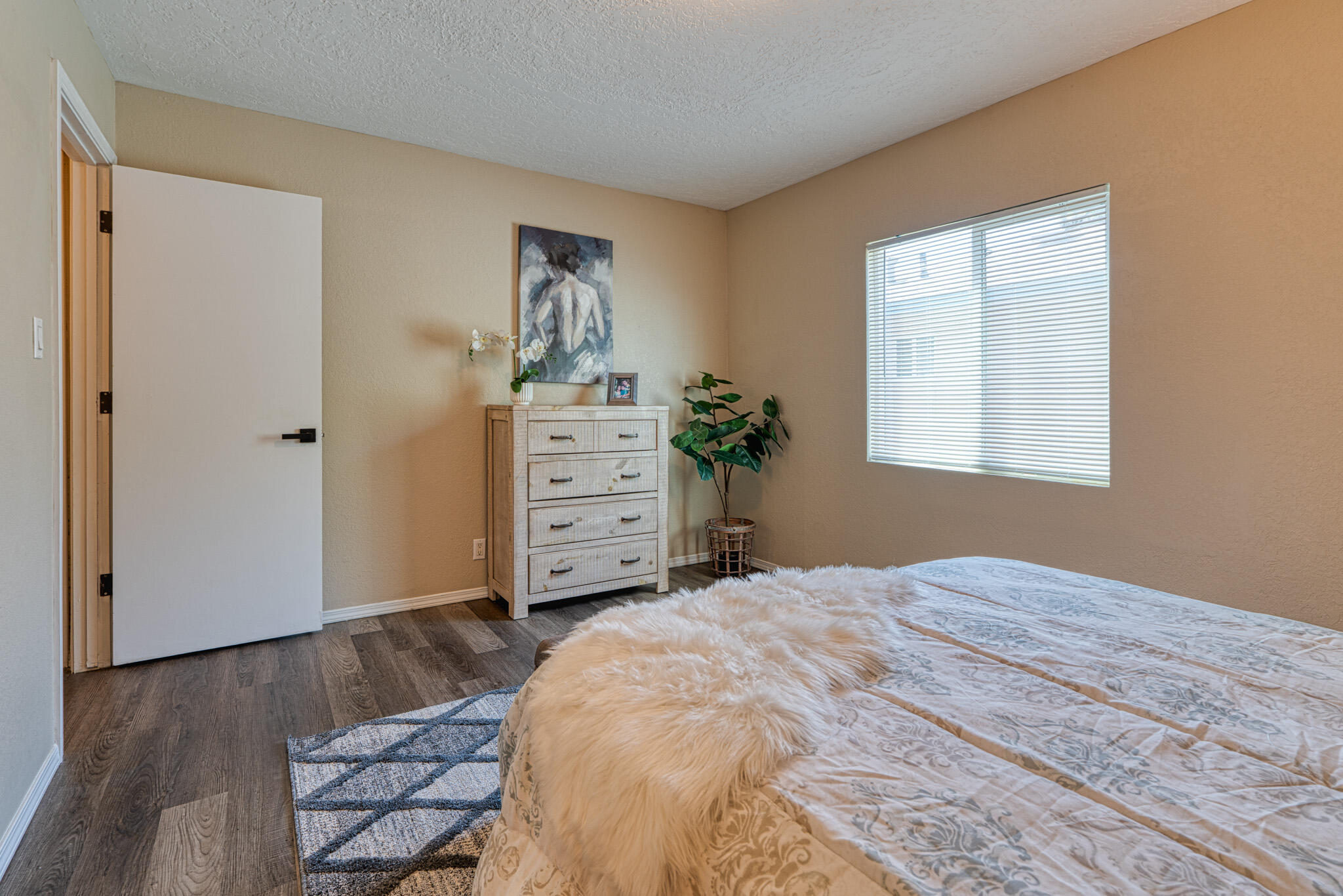 6421 Rosalind Drive NE