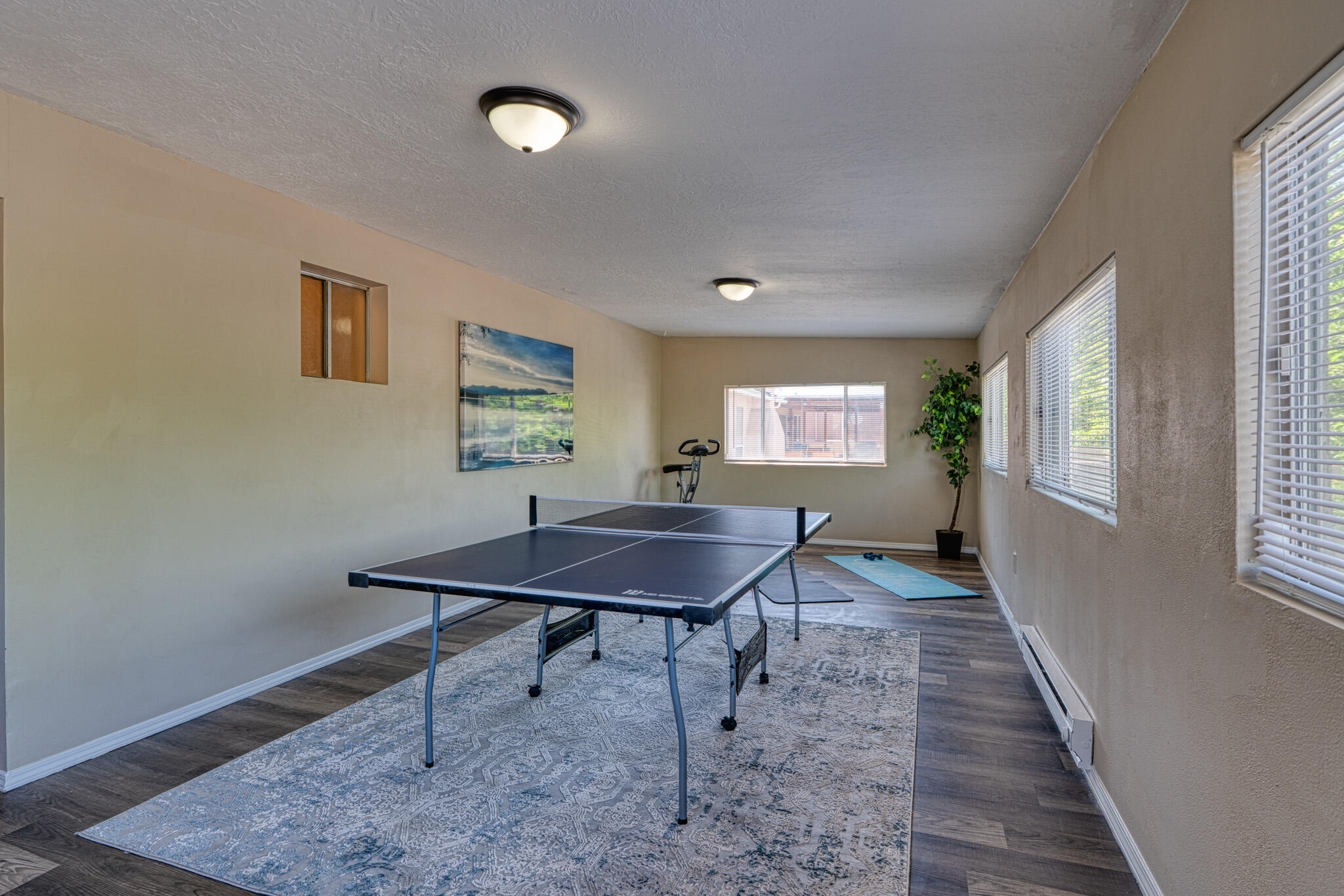 6421 Rosalind Drive NE