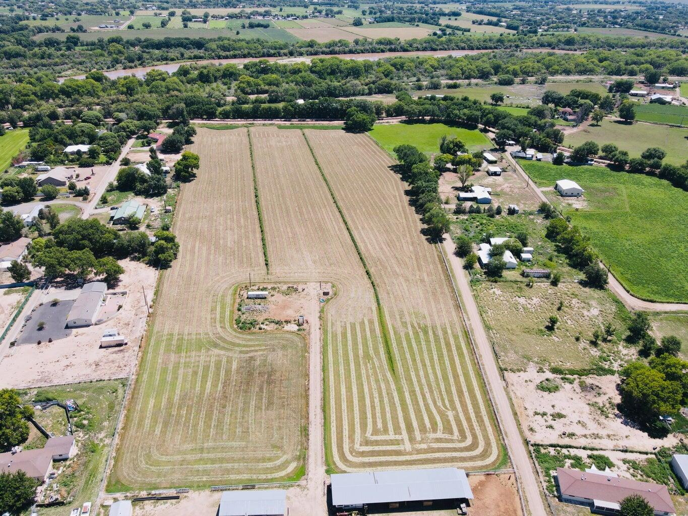 91 Camino de los Chavez