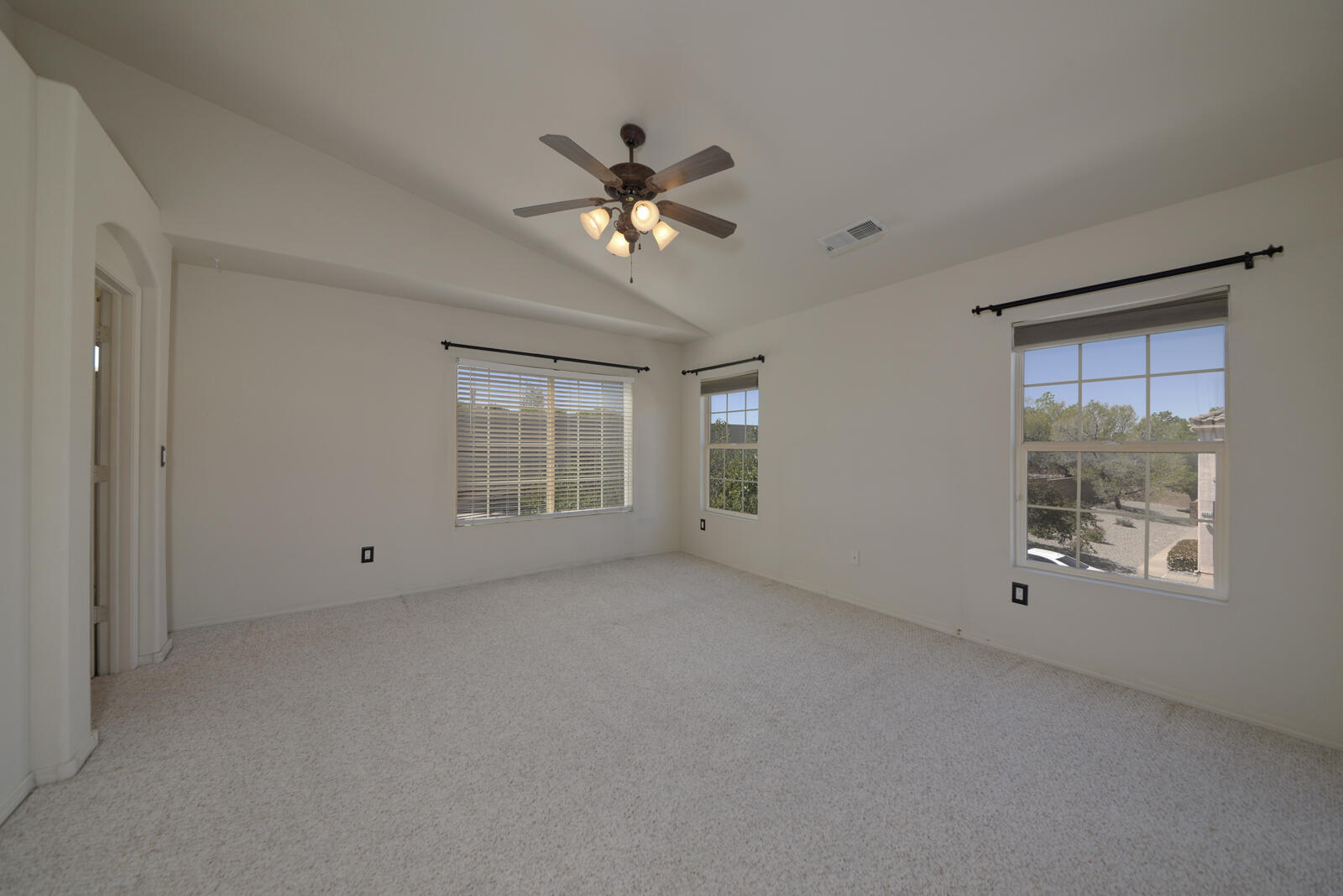 10900 HANALEI Avenue NE