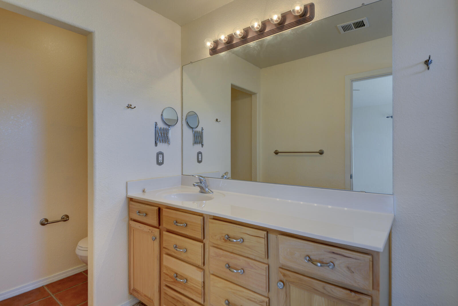 10900 HANALEI Avenue NE