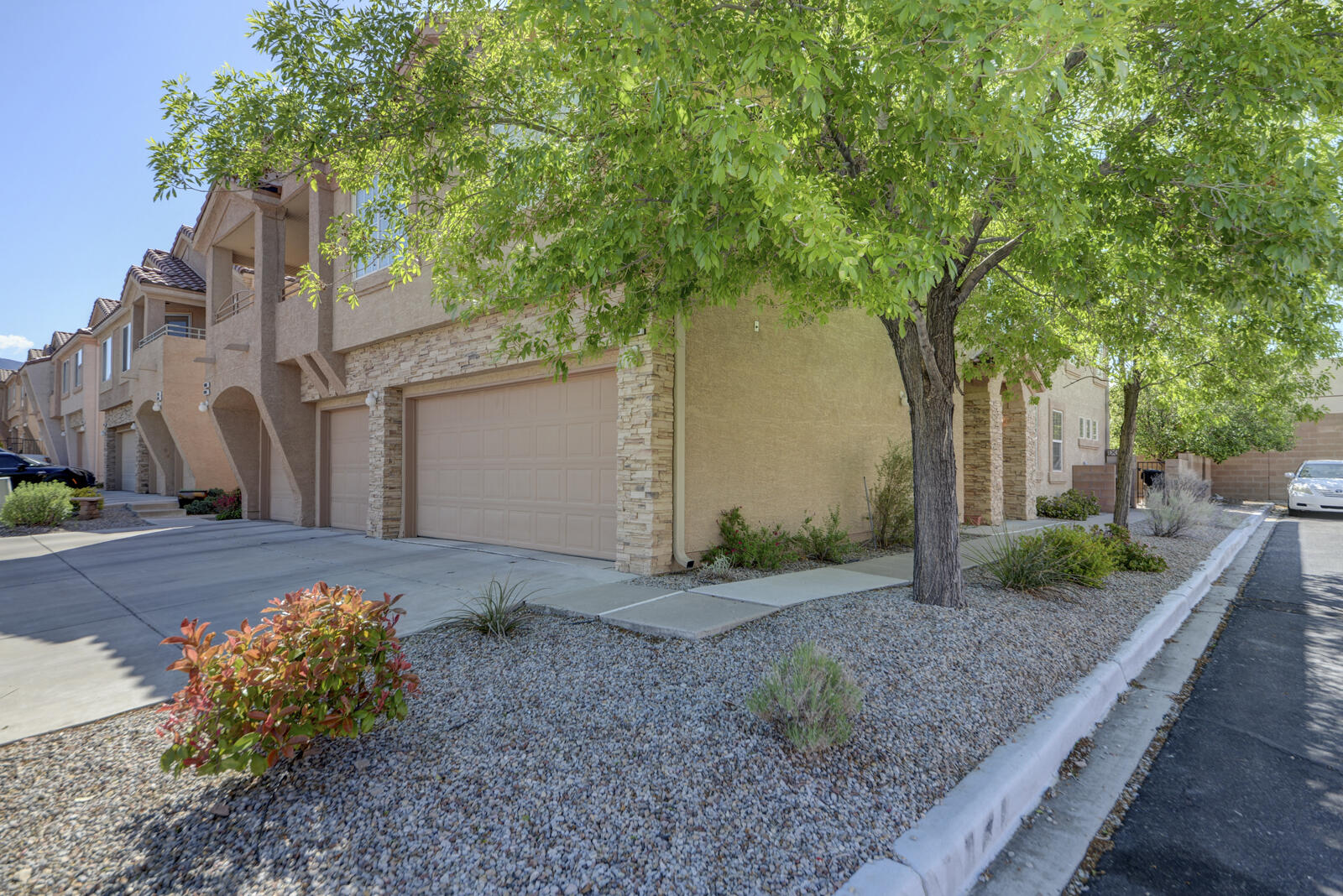 10900 HANALEI Avenue NE