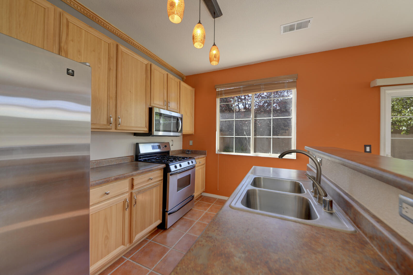 10900 HANALEI Avenue NE