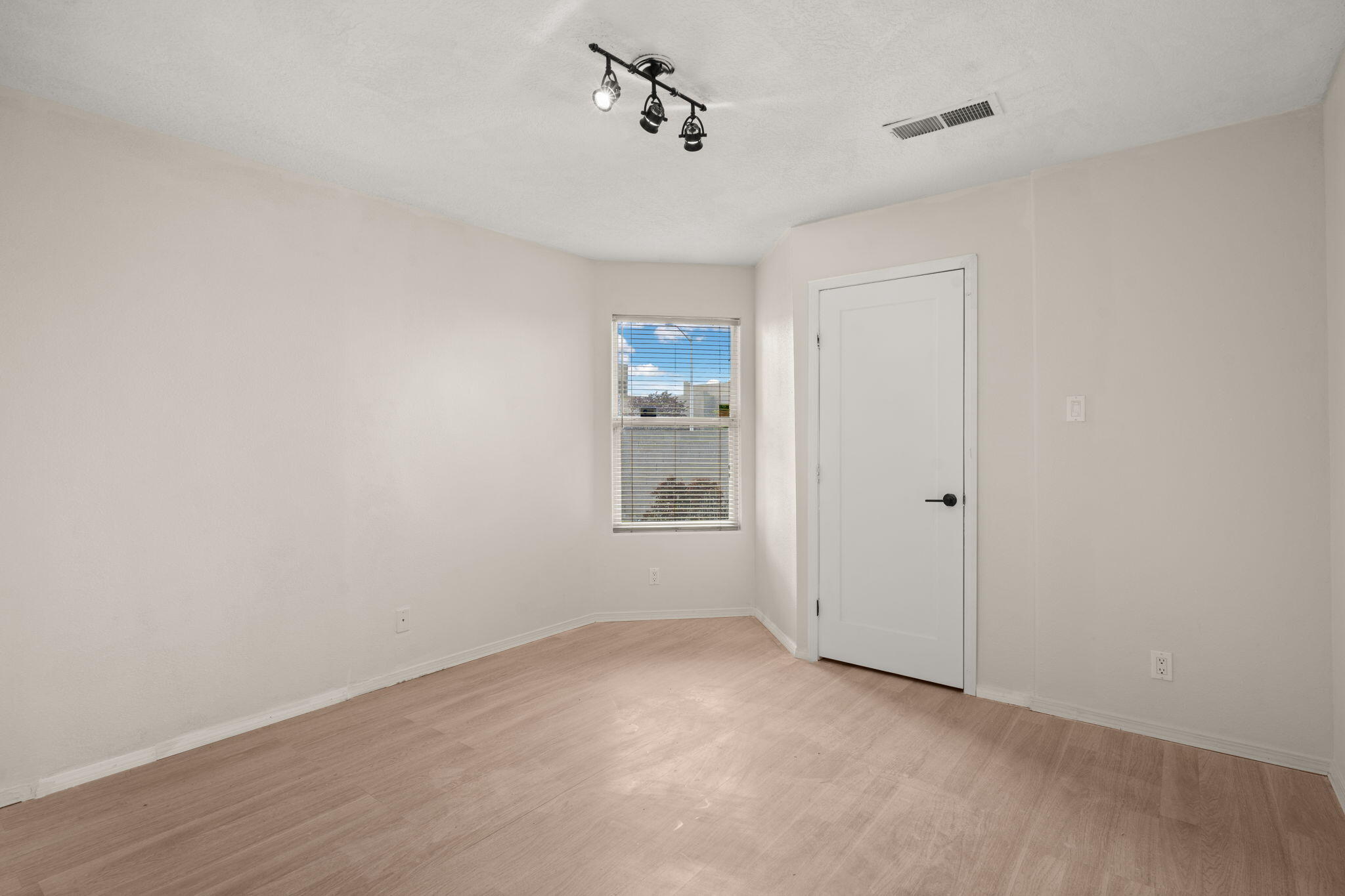 4700 Crestridge Avenue NW