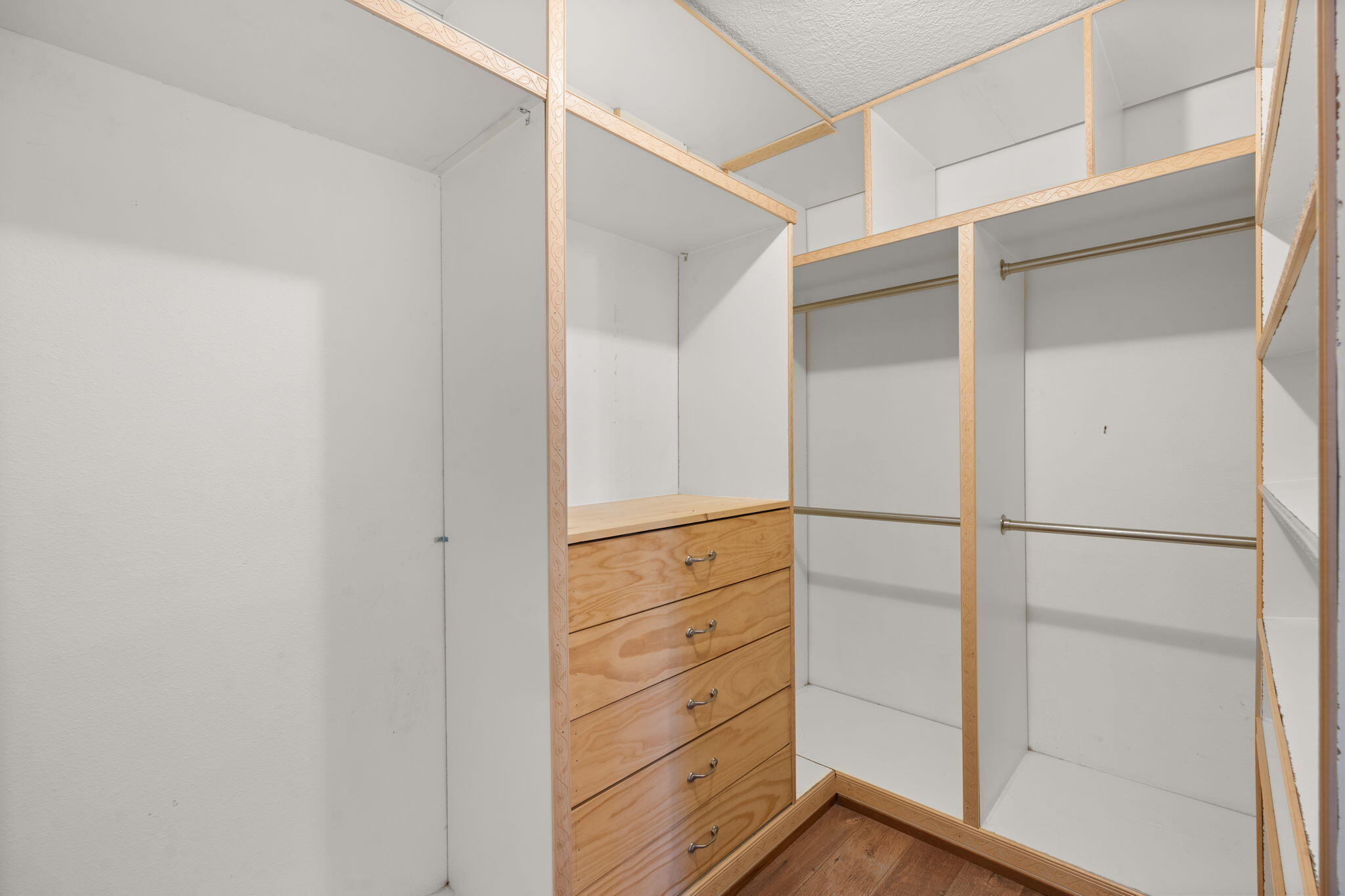 4700 Crestridge Avenue NW