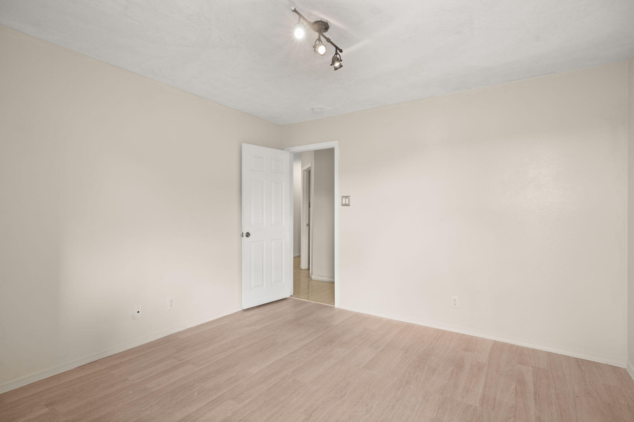 4700 Crestridge Avenue NW