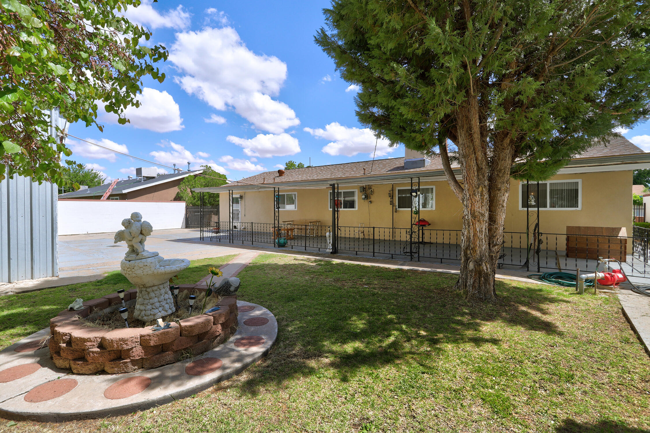 2807 DESERT GARDENS Lane SW