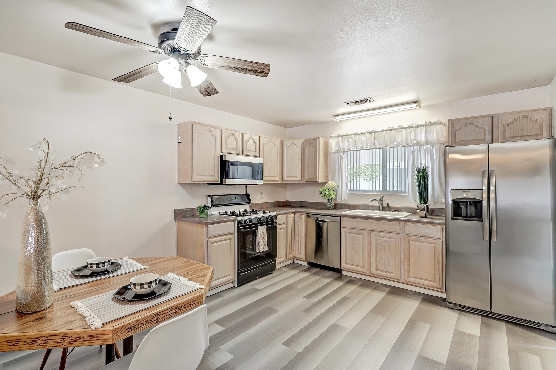 2807 DESERT GARDENS Lane SW