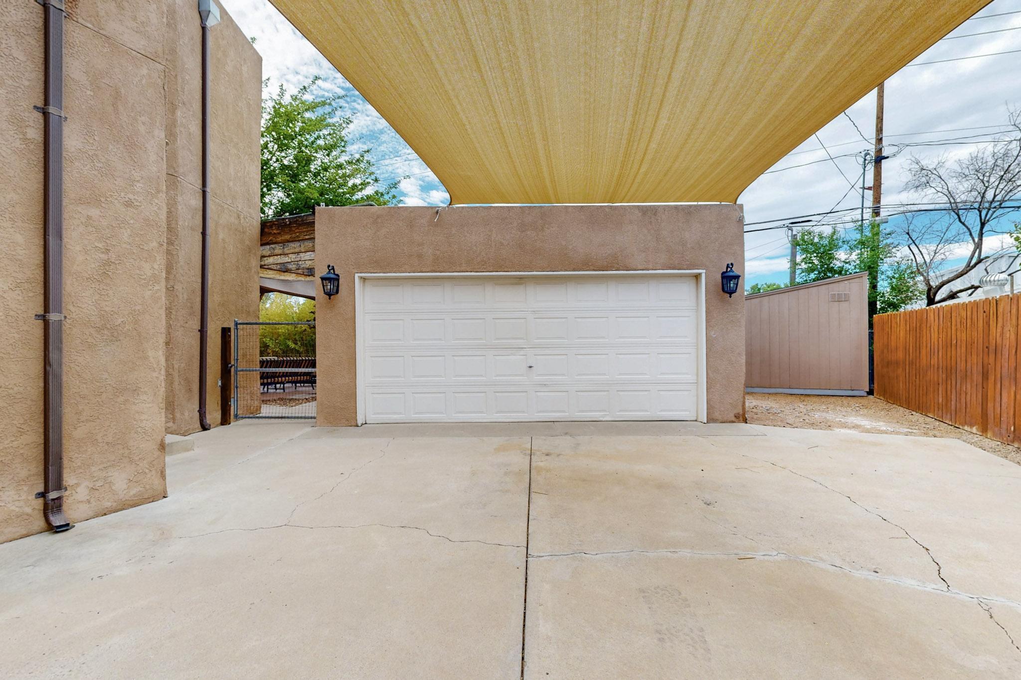 612 CHARLES Place NW