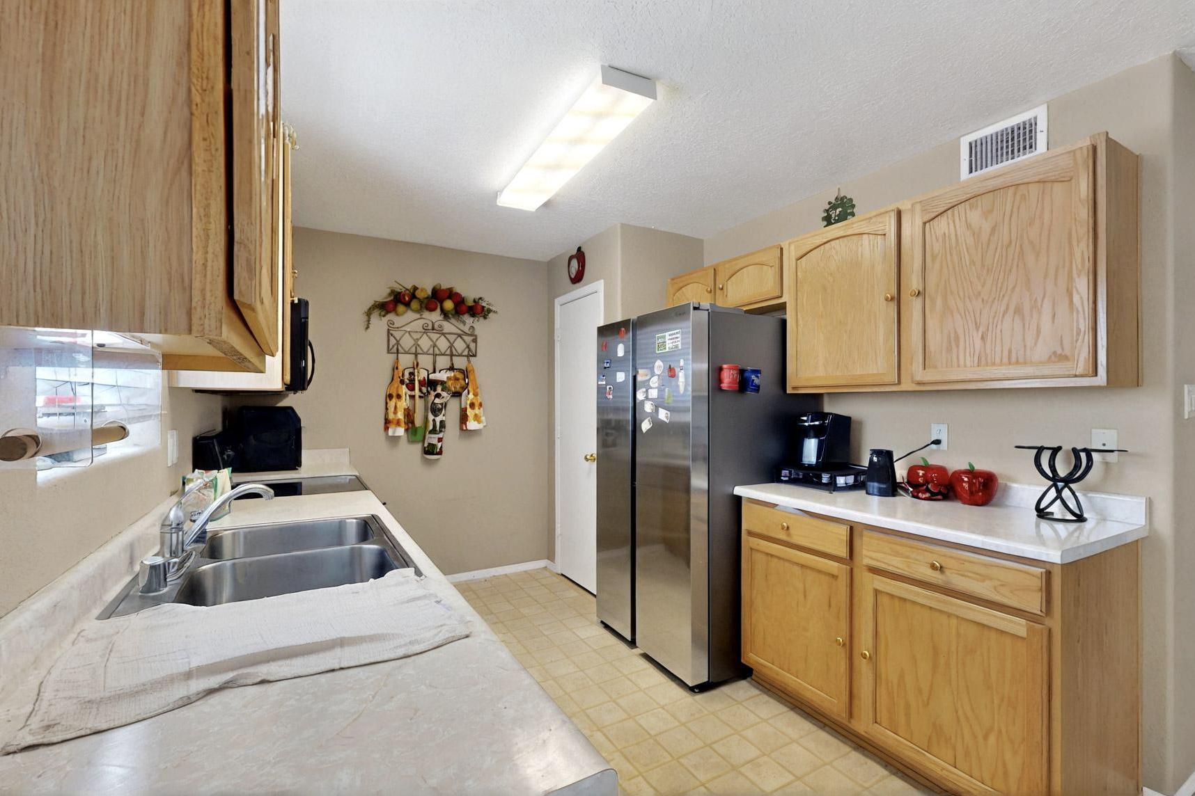 10900 BANDELIER Drive NW