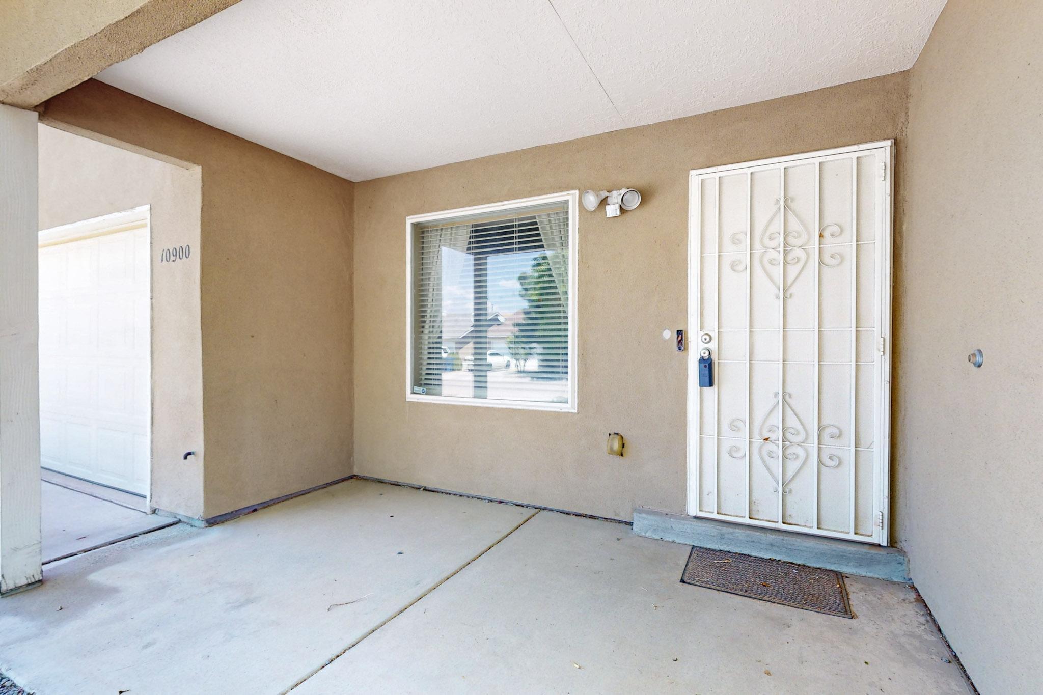 10900 BANDELIER Drive NW