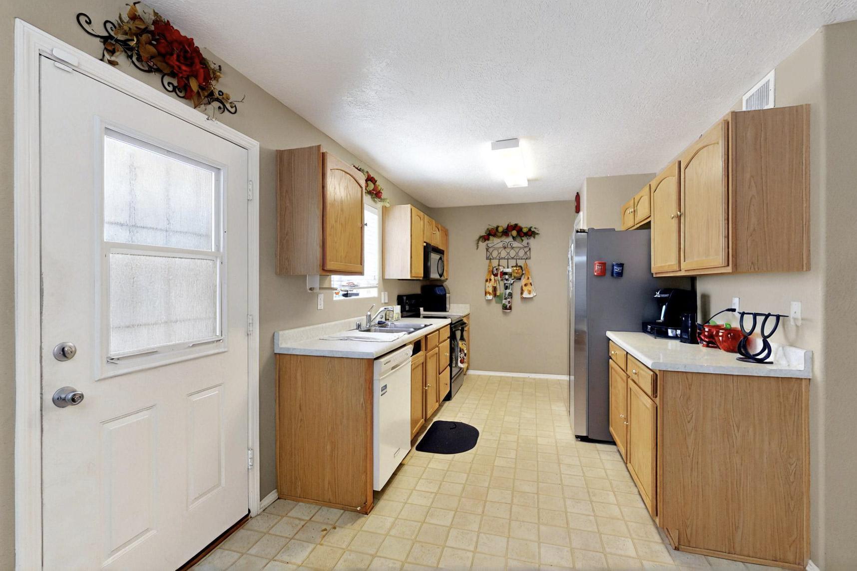 10900 BANDELIER Drive NW