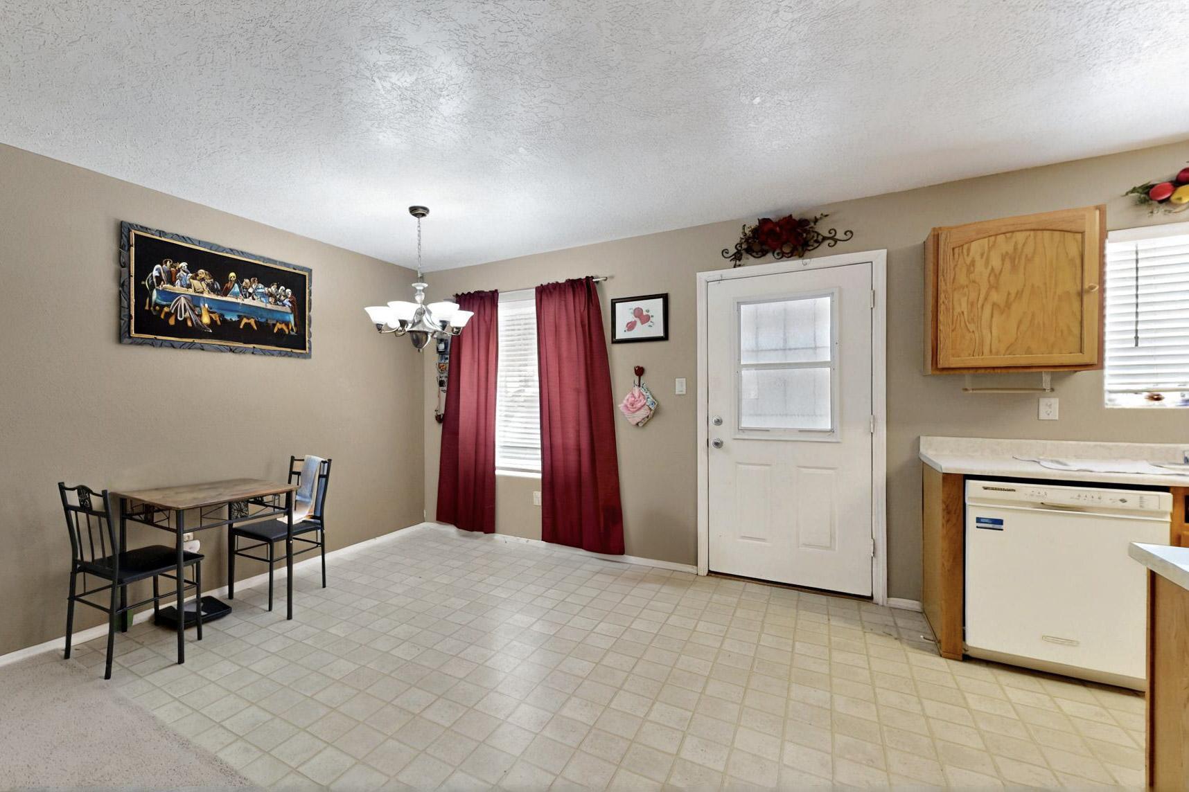 10900 BANDELIER Drive NW