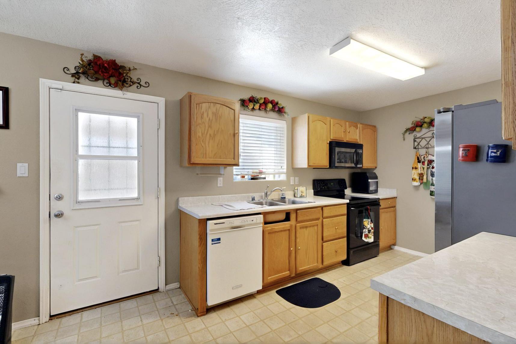 10900 BANDELIER Drive NW