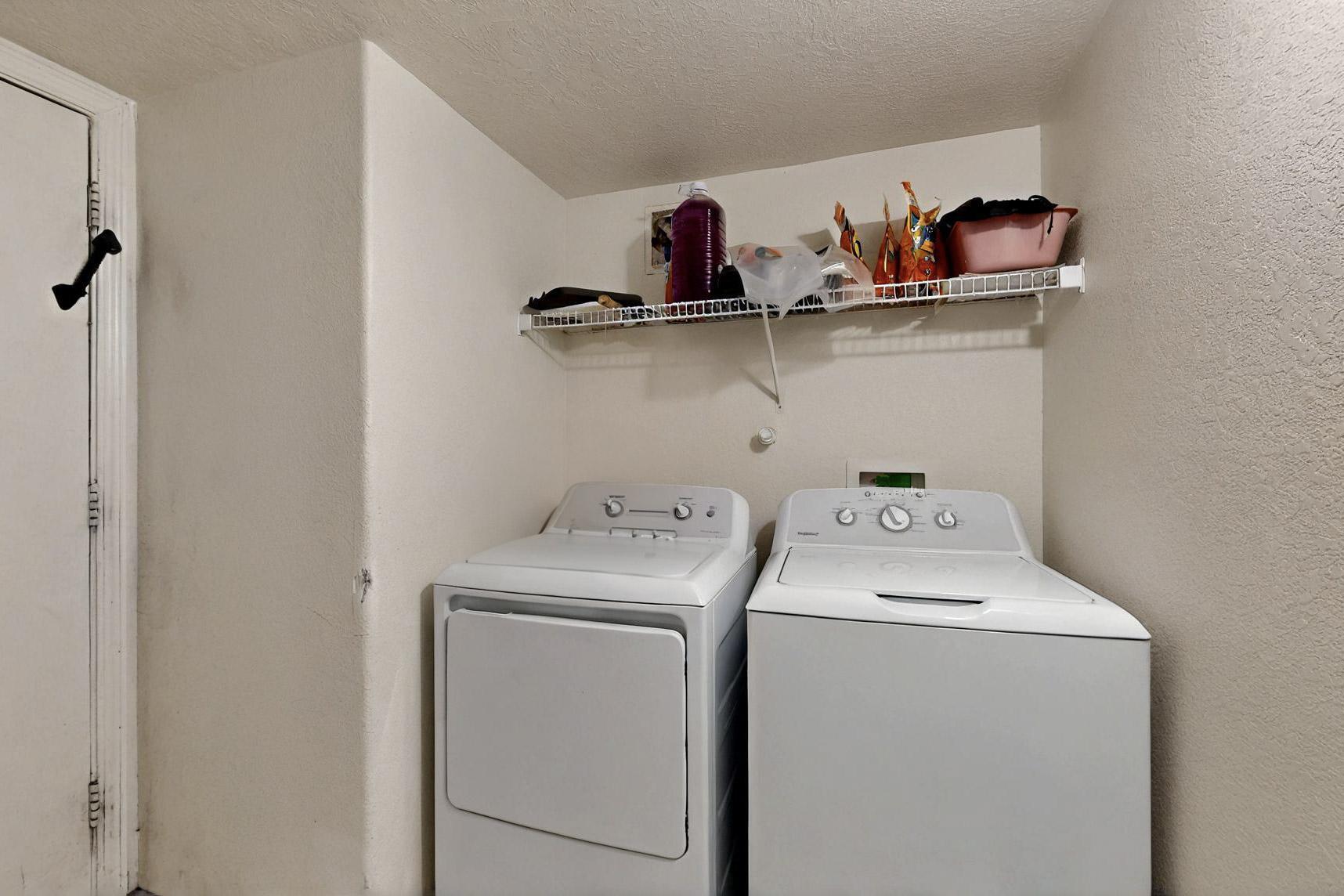 10900 BANDELIER Drive NW