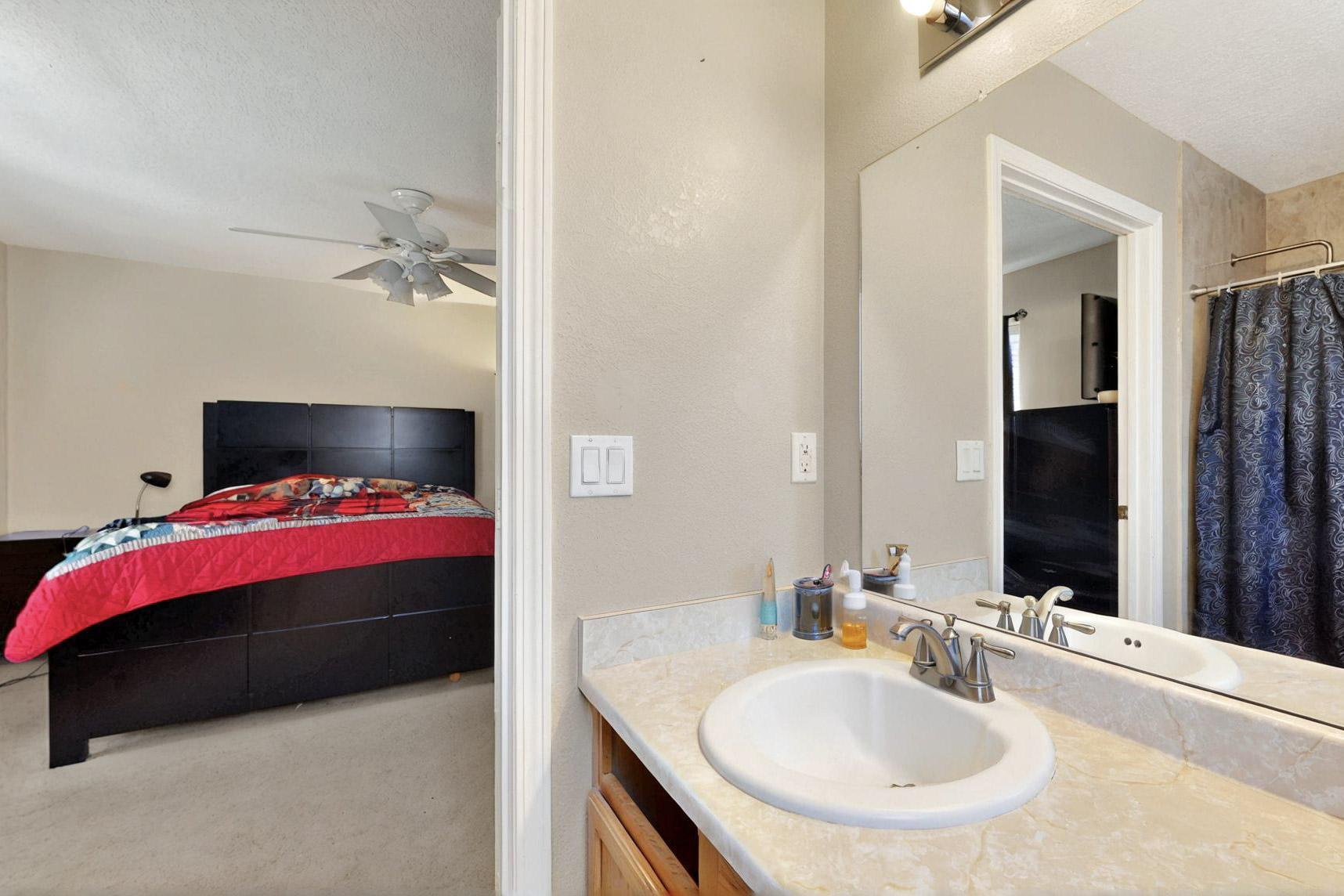 10900 BANDELIER Drive NW