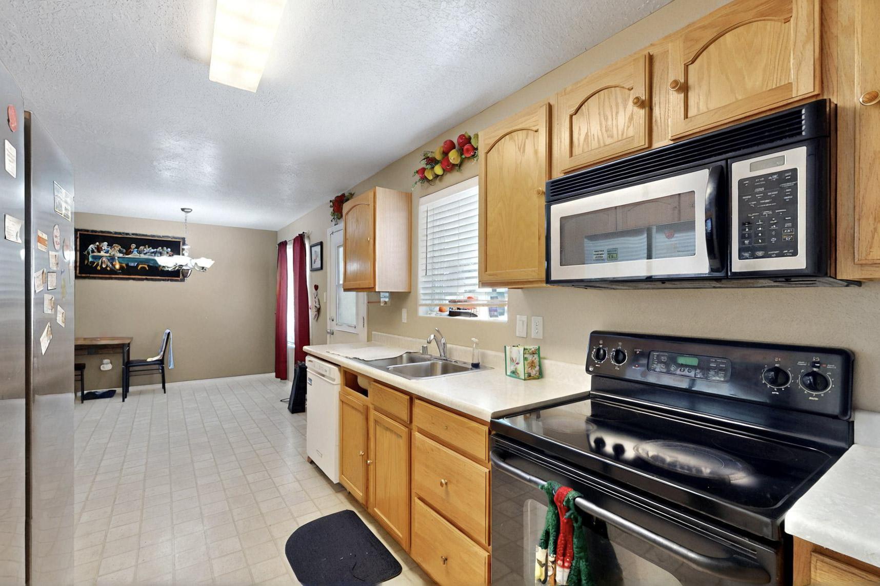 10900 BANDELIER Drive NW