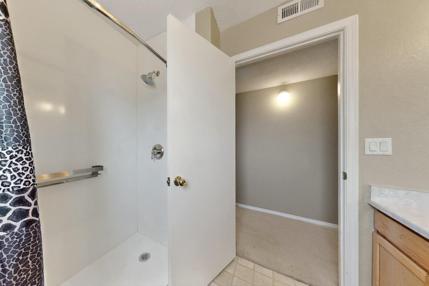 10900 BANDELIER Drive NW